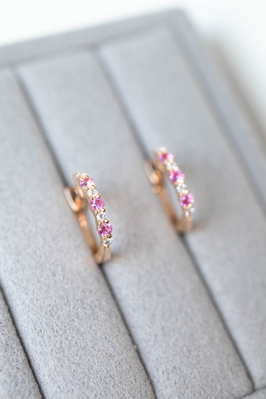 Premier battement de cœur Sapphire Hoop 18K Gold Hoop Earrings