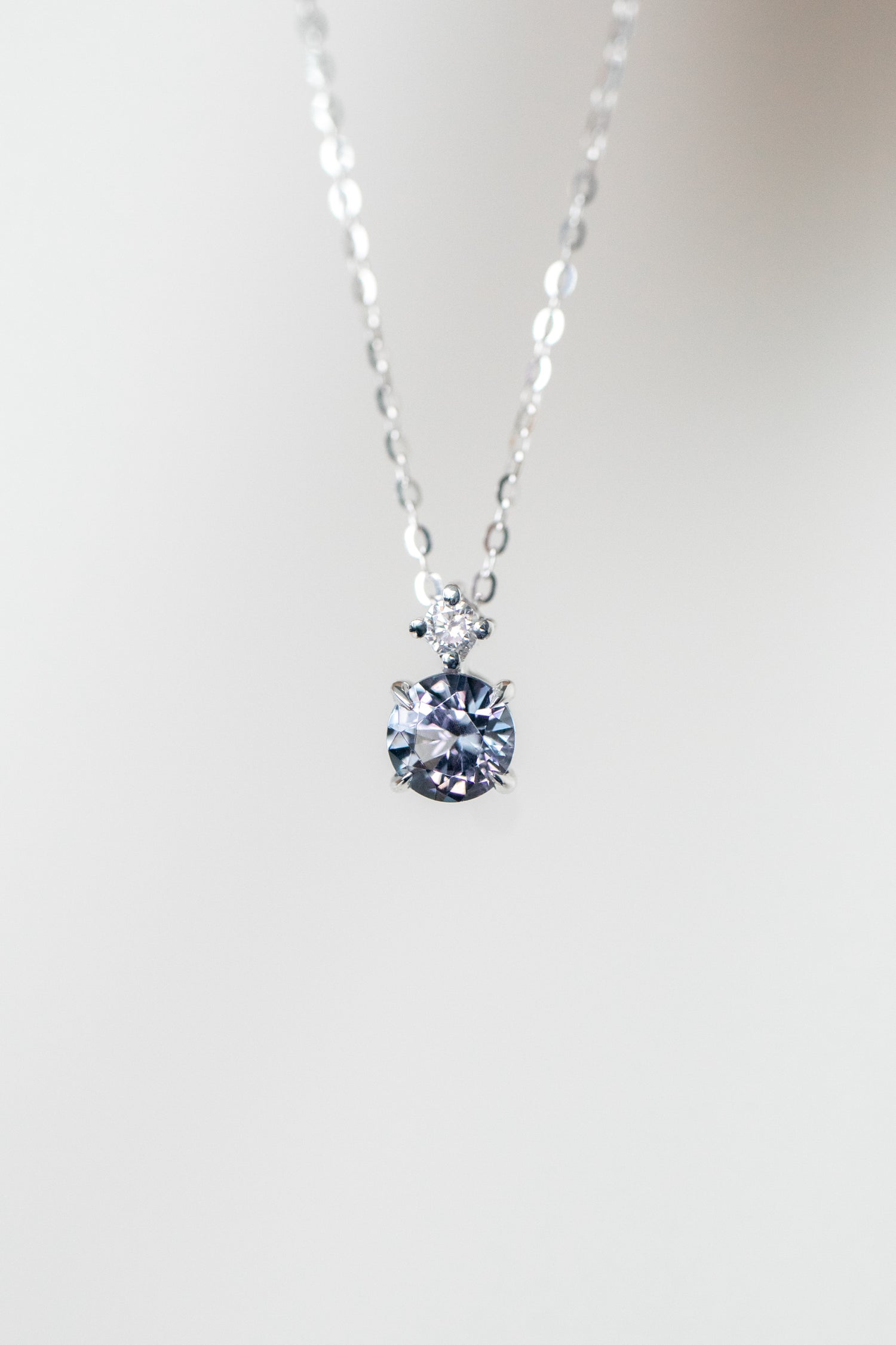 PREORDER - Lumière des étoiles ~0.35-0.40ct Spinel & diamond 18K Gold Necklace