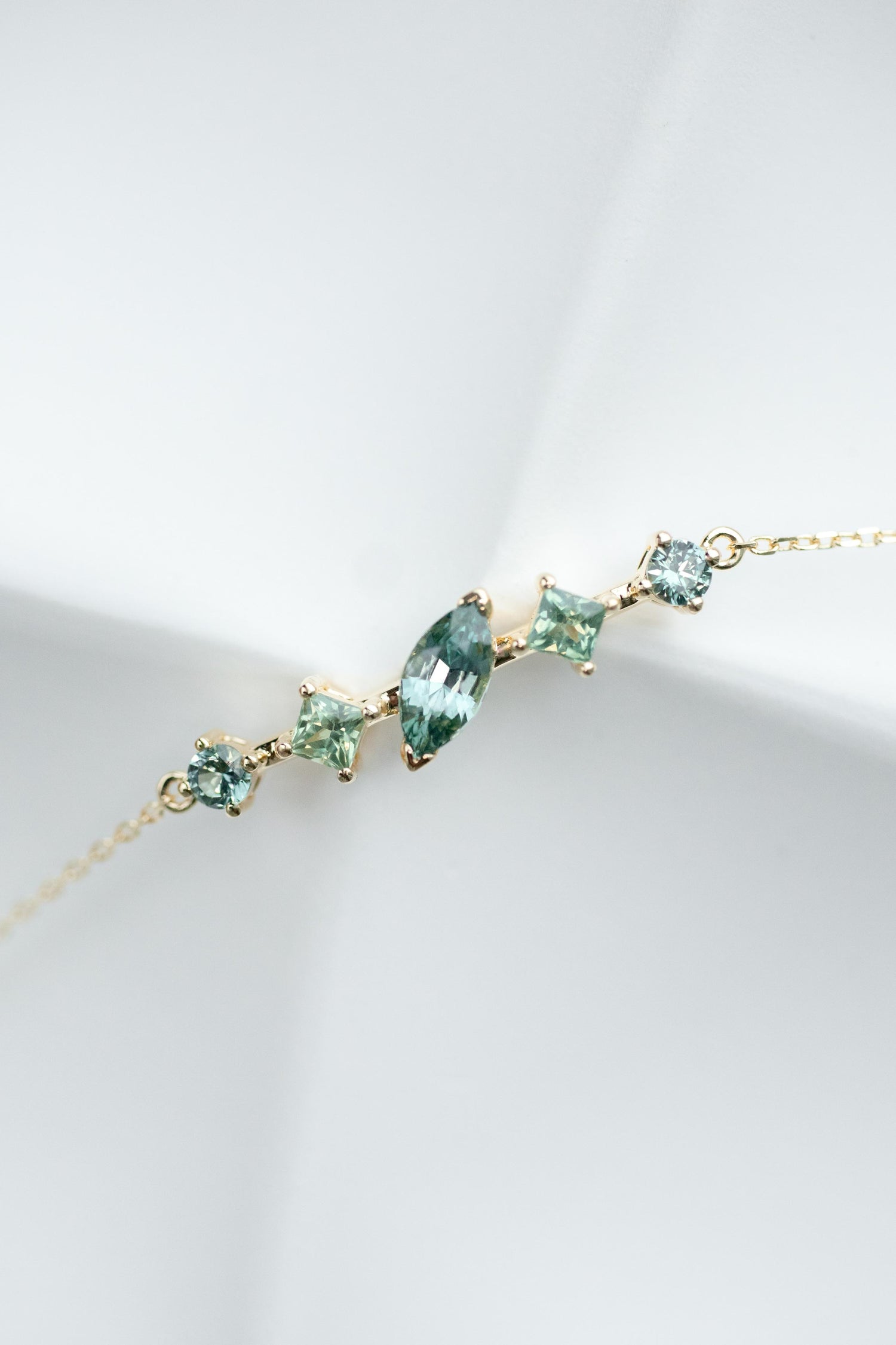 PREORDER - Green Fairy total 0.91ct Sapphire 18K Yellow Gold Bracelet (Center Stone with Certificate)