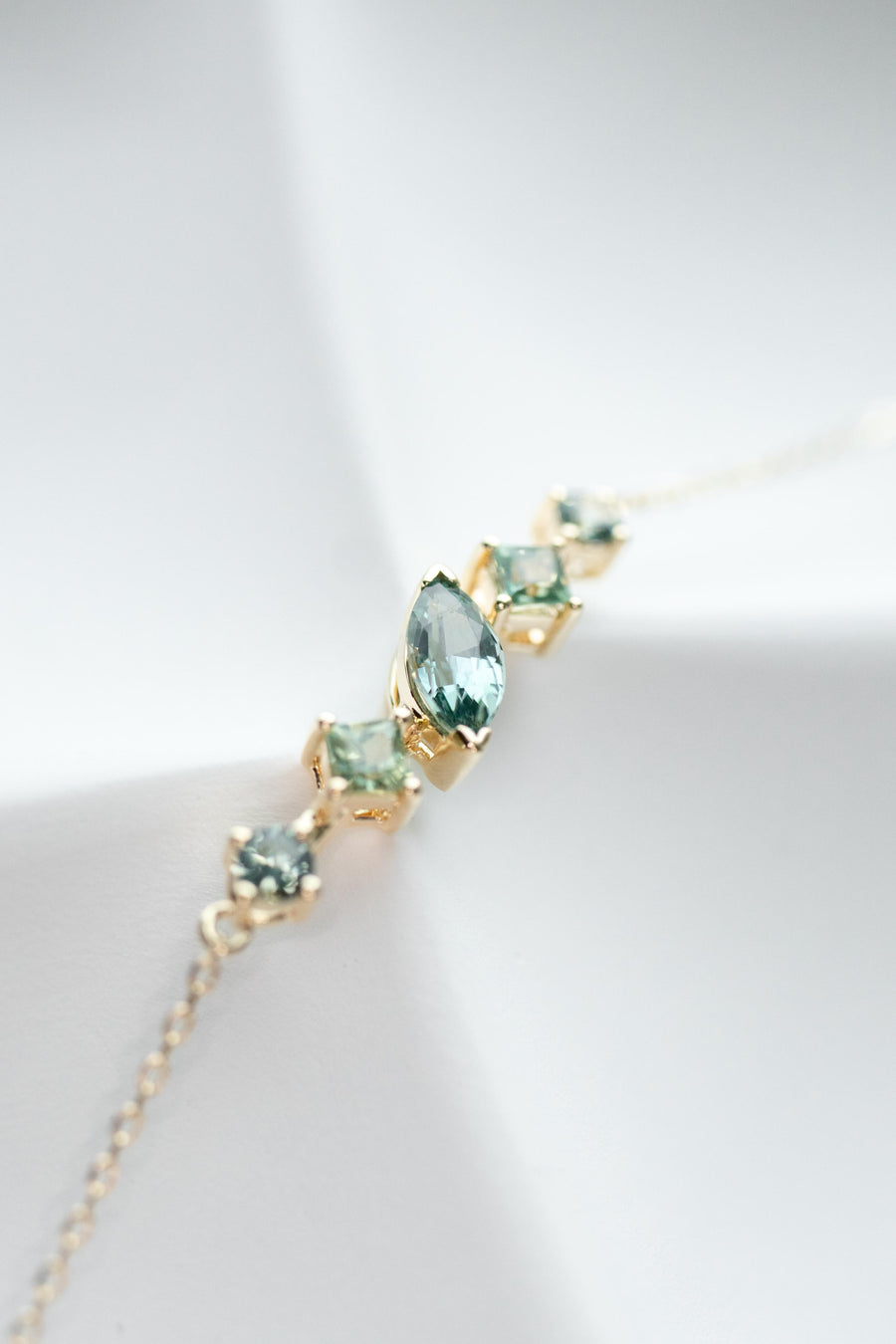 PREORDER - Green Fairy total 0.91ct Sapphire 18K Yellow Gold Bracelet (Center Stone with Certificate)