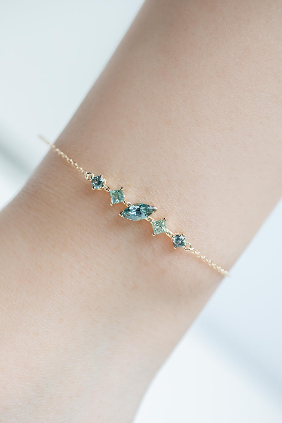 PREORDER - Green Fairy total 0.91ct Sapphire 18K Yellow Gold Bracelet (Center Stone with Certificate)