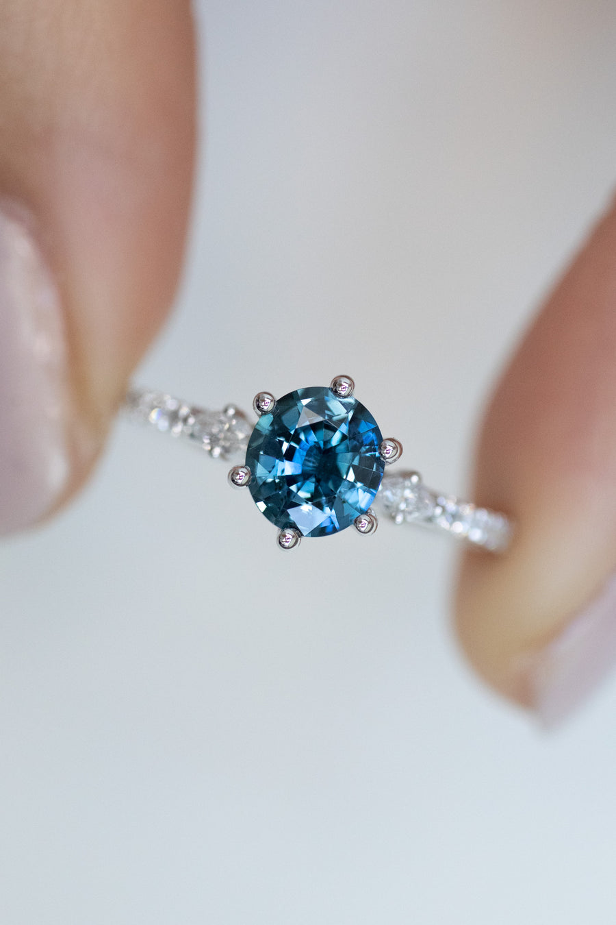 0.79ct Blue Sapphire (Unheated with Certificate) & diamond 18K White Gold Ring