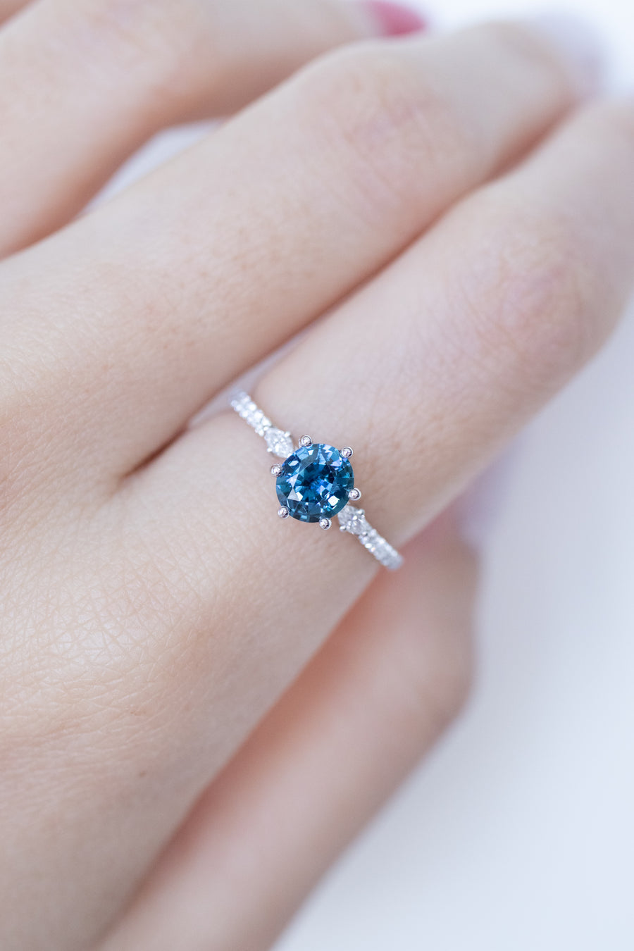 0.79carat Blue Sapphire (Unheated with Certificate) & total 0.18carat Natural Diamond 18K White Gold Ring