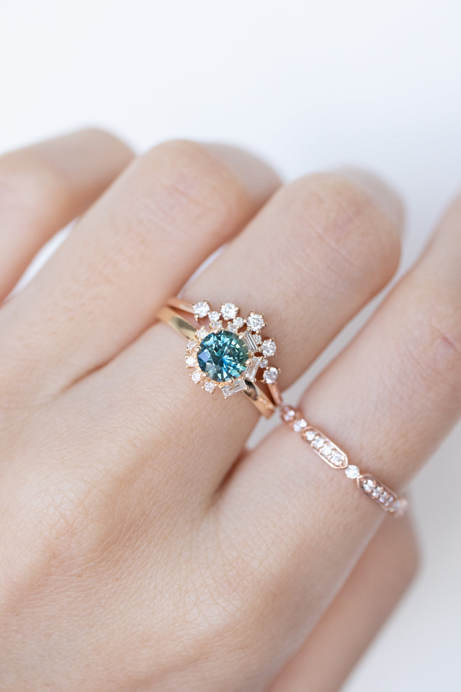 1.04ct Les plages de Myrtos Teal Sapphire (Unheated with Certificate) & diamond 18K Yellow Gold Ring