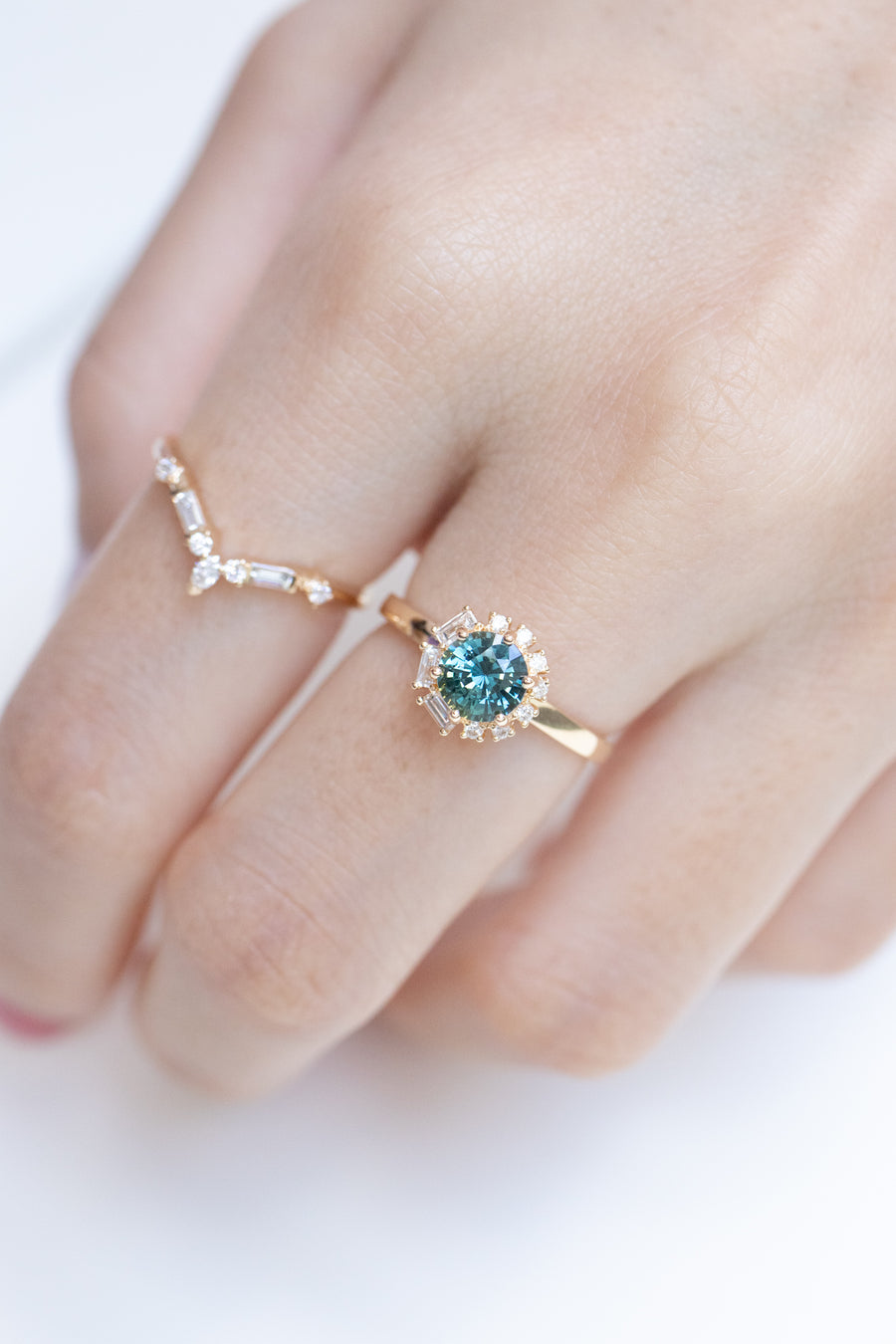 1.04ct Les plages de Myrtos Teal Sapphire (Unheated with Certificate) & diamond 18K Yellow Gold Ring