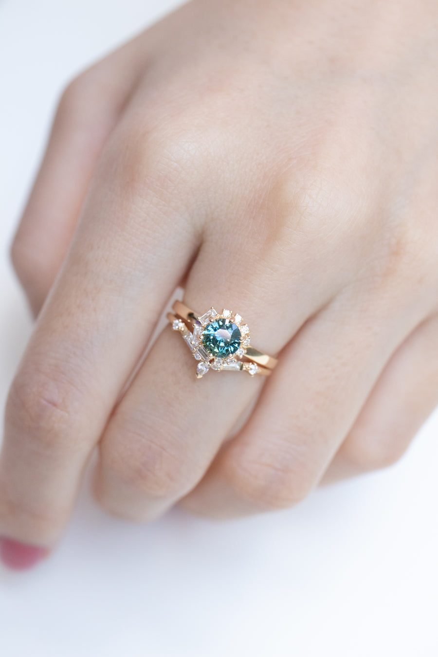 1.04ct Les plages de Myrtos Teal Sapphire (Unheated with Certificate) & diamond 18K Yellow Gold Ring