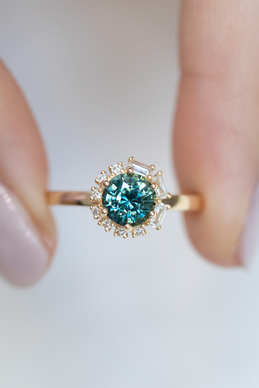 1.04ct Les plages de Myrtos Teal Sapphire (Unheated with Certificate) & diamond 18K Yellow Gold Ring
