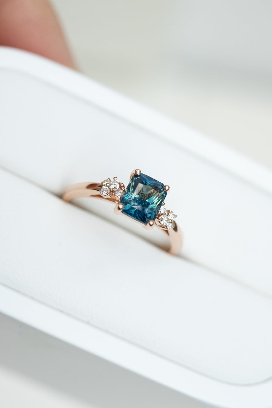 1.51carat Natural Teal Sapphire (Unheated with Certificate) & total 0.09carat Natural Diamonds 18K Rose Gold Ring