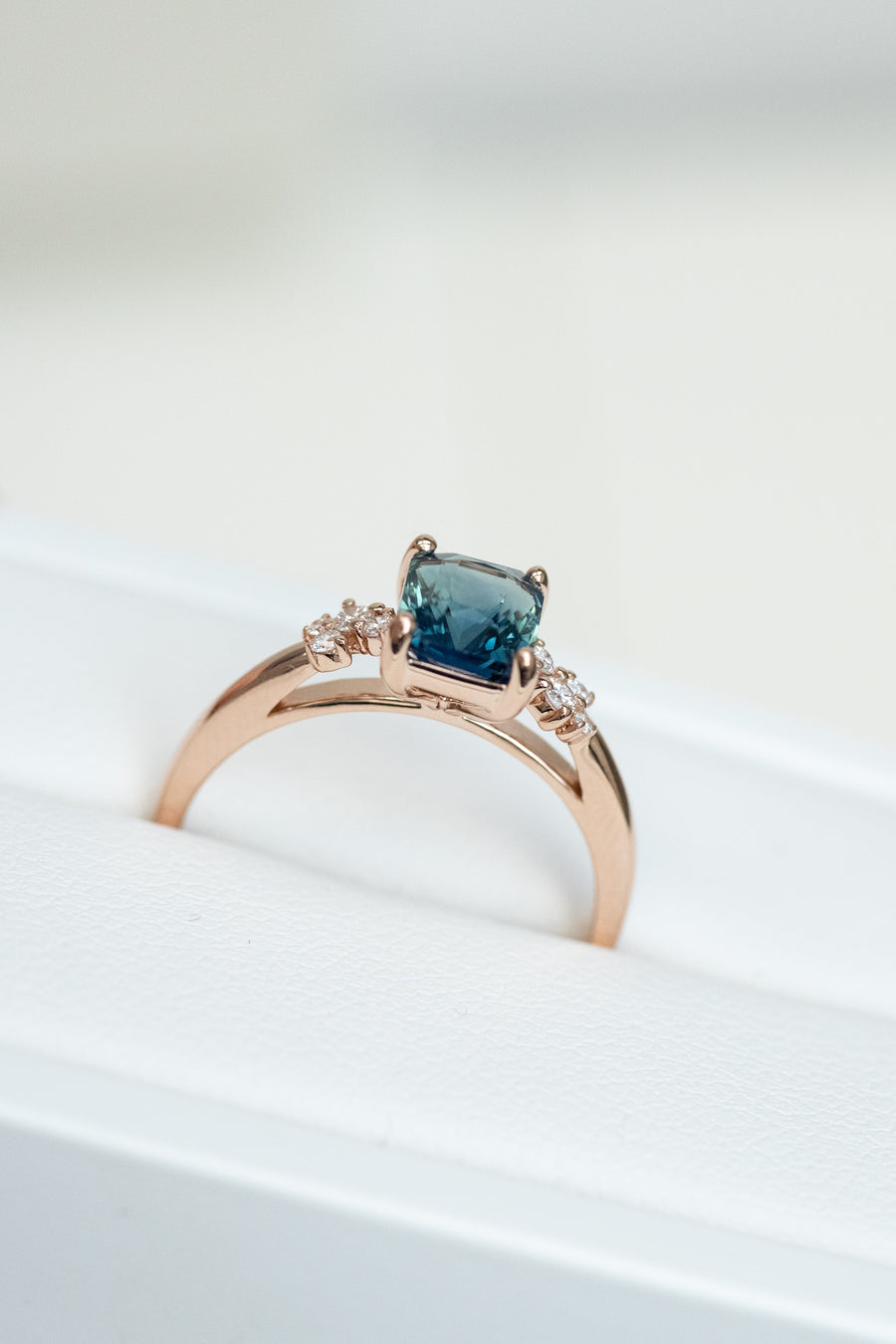 1.51carat Natural Teal Sapphire (Unheated with Certificate) & total 0.09carat Natural Diamonds 18K Rose Gold Ring