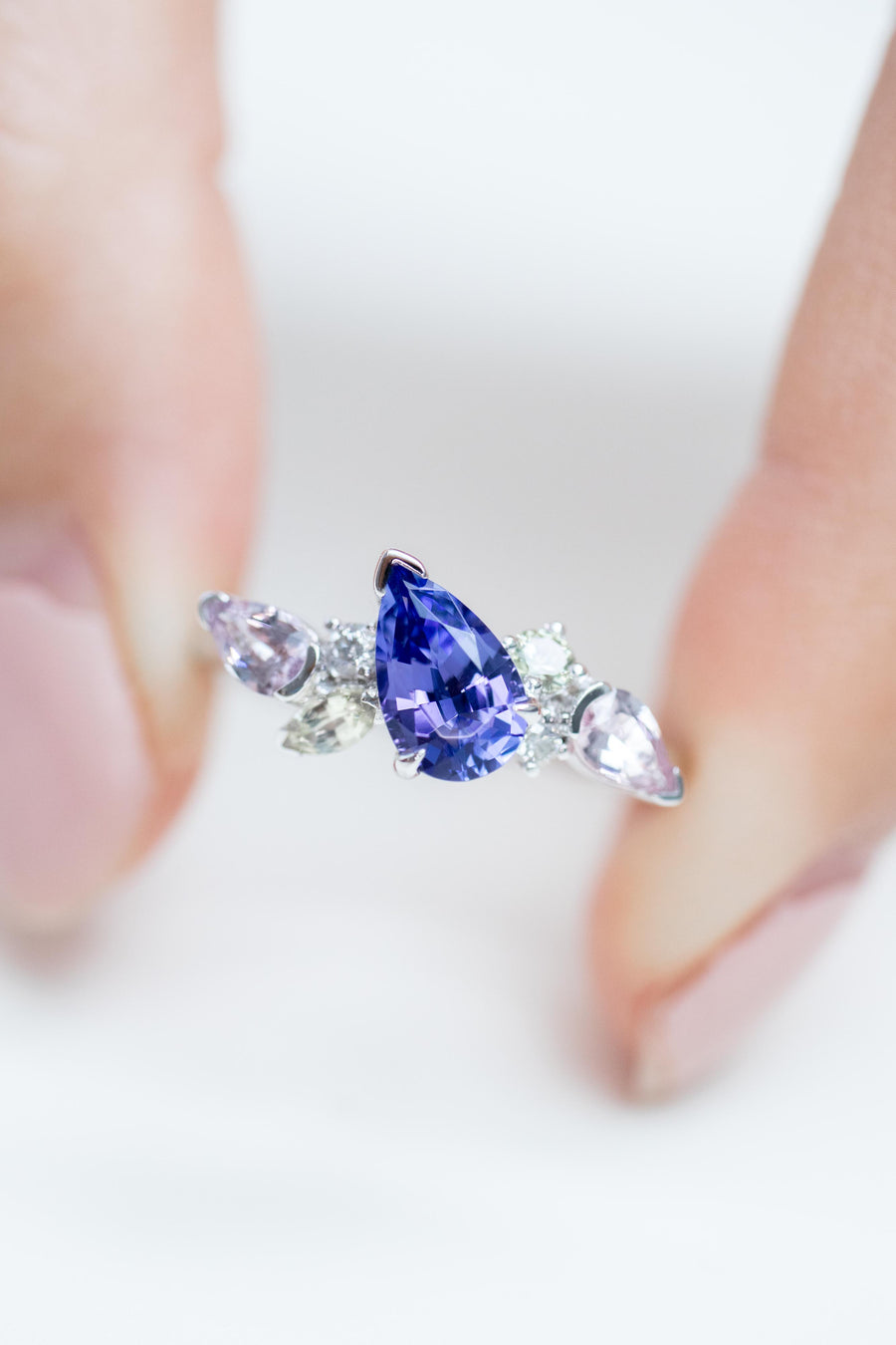 Forêt d'été 0.75ct Pear Tanzanite & Sapphire 18K White Gold Ring