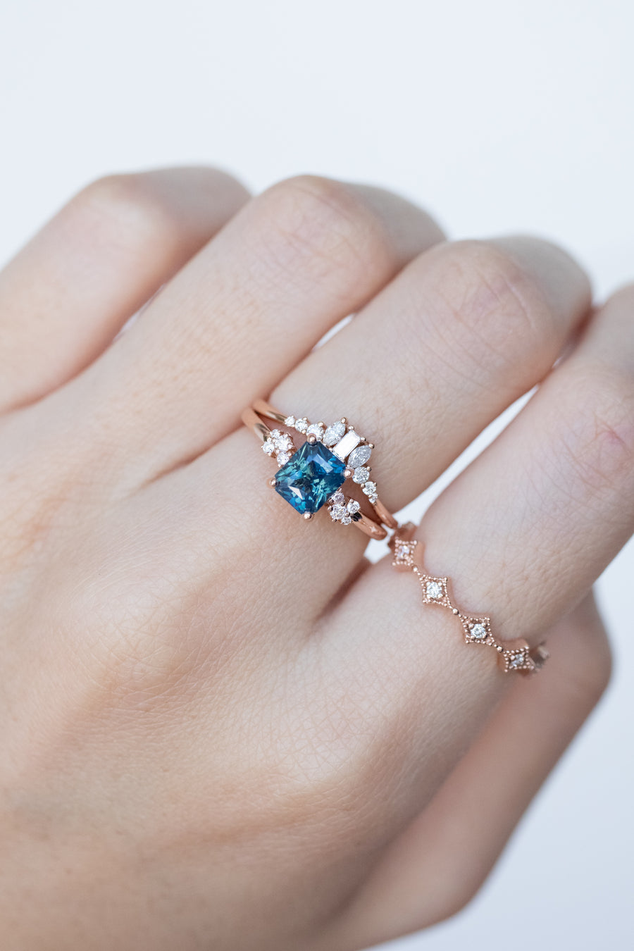 1.51carat Natural Teal Sapphire (Unheated with Certificate) & total 0.09carat Natural Diamonds 18K Rose Gold Ring