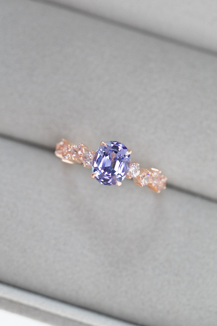 1.20carat Oval Tanzanite and total 0.60carat Pink Spinel 18K Rose Gold Ring