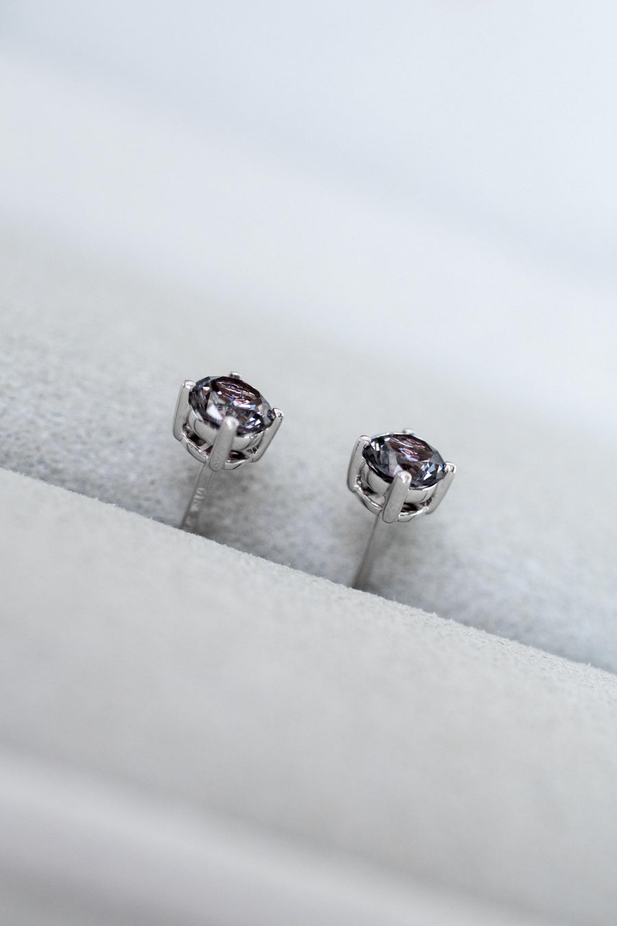 Ciel Étoilé 0.30+0.30ct Unheated Spinel 18K Gold Stud Earrings