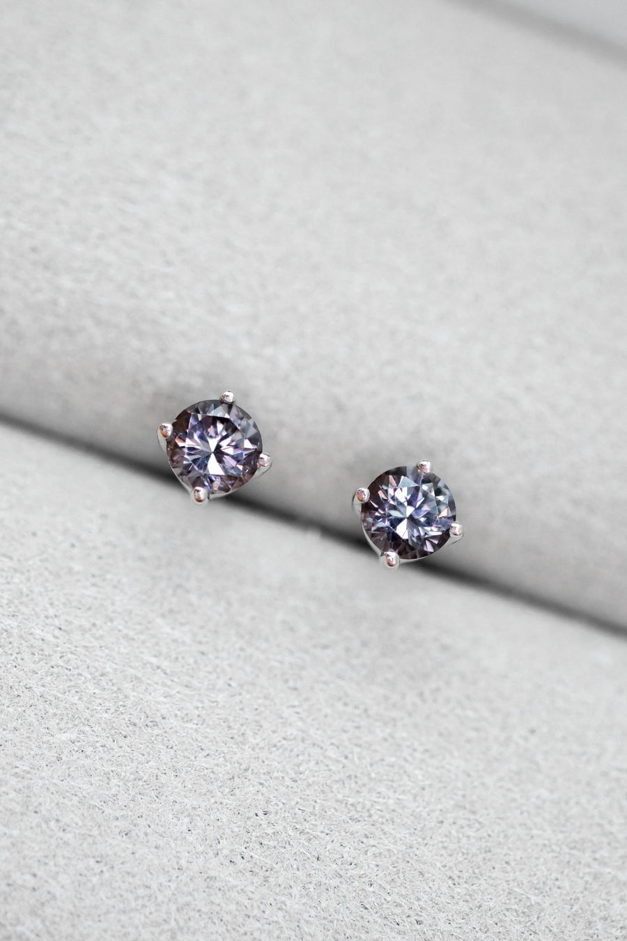 Ciel Étoilé 0.30+0.30ct Unheated Spinel 18K Gold Stud Earrings