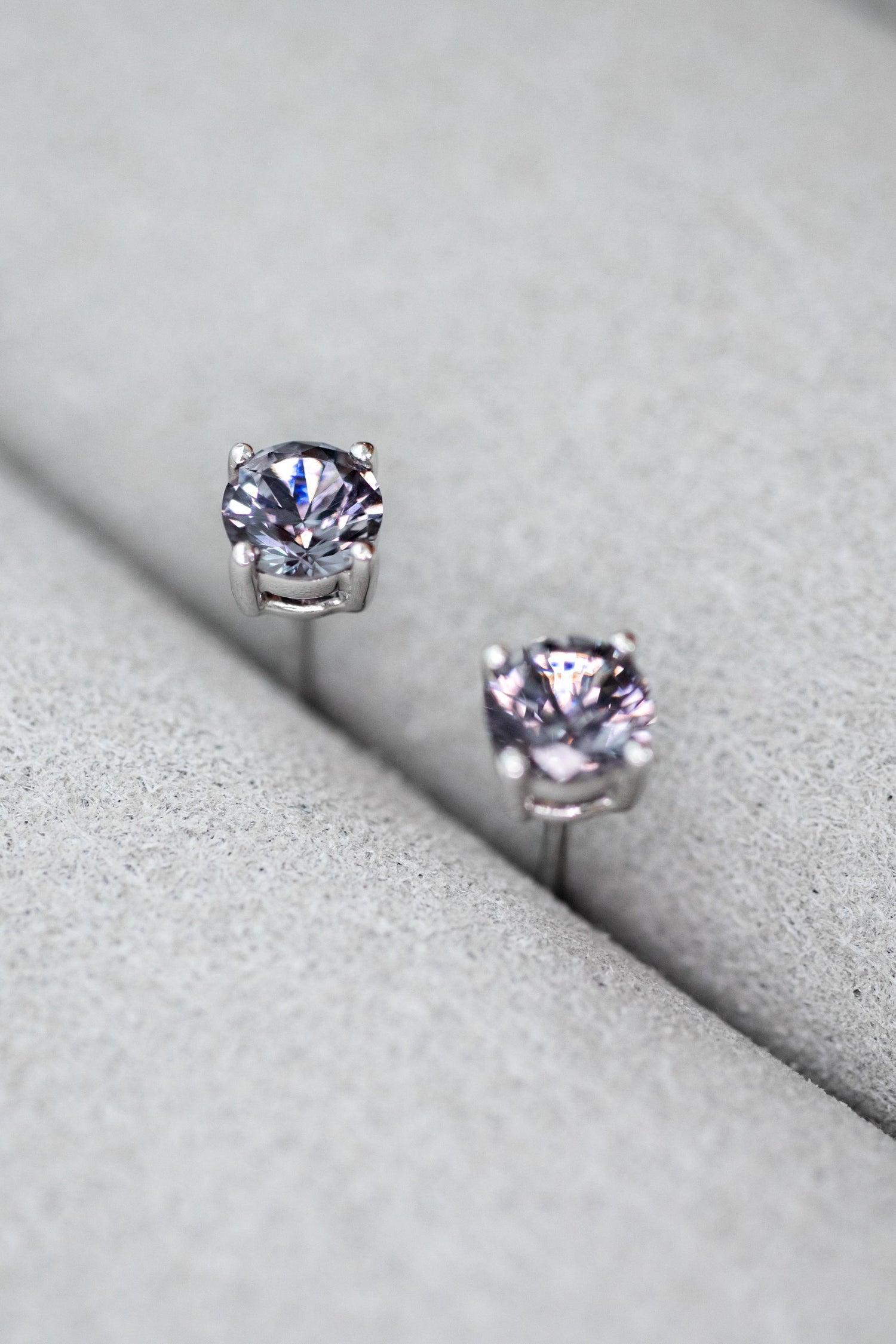 Ciel Étoilé Spinel 0.30+0.30ct 18K Gold Stud Earrings