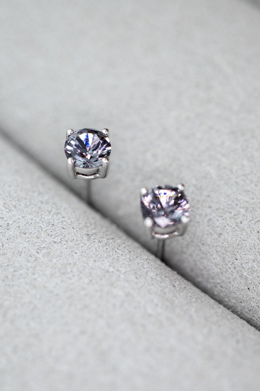 Ciel Étoilé 0.30+0.30ct Unheated Spinel 18K Gold Stud Earrings