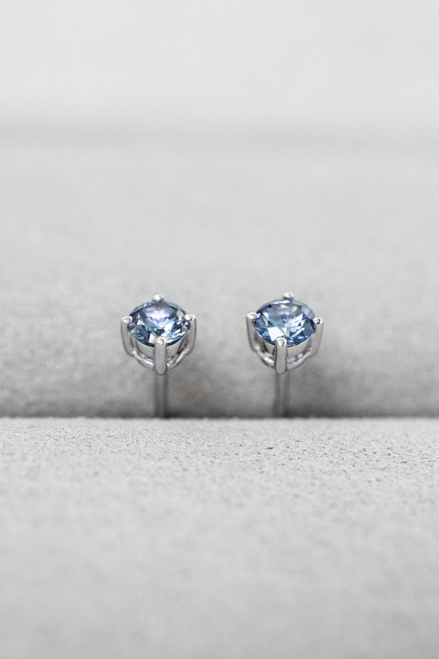 Bleu Clair 0.20+0.20ct Unheated Sapphire 18K Gold Stud Earrings