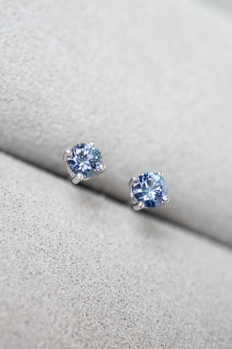 Bleu Clair 0.20+0.20ct Unheated Sapphire 18K Gold Stud Earrings