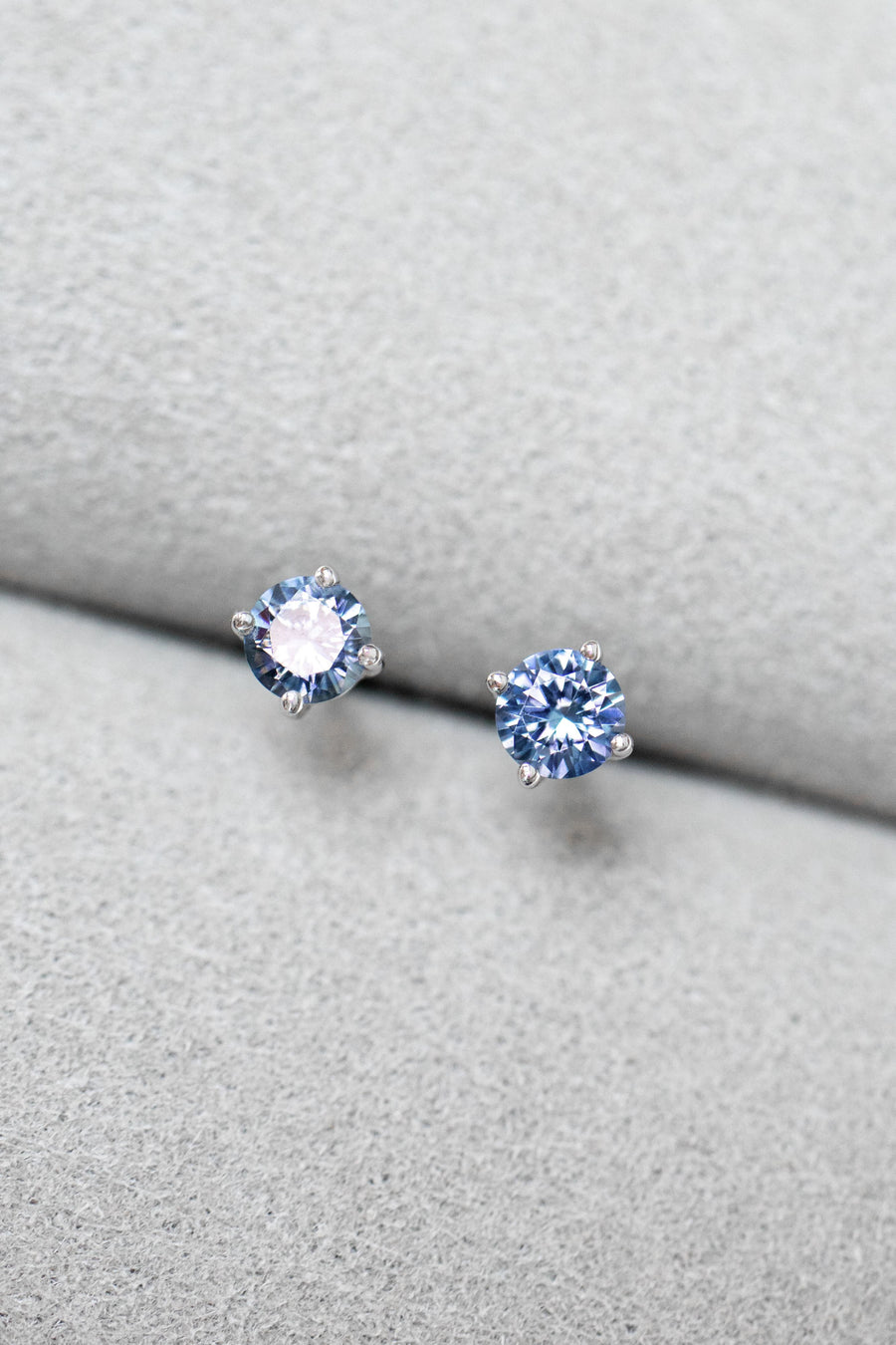 Bleu Clair 0.20+0.20ct Unheated Sapphire 18K Gold Stud Earrings