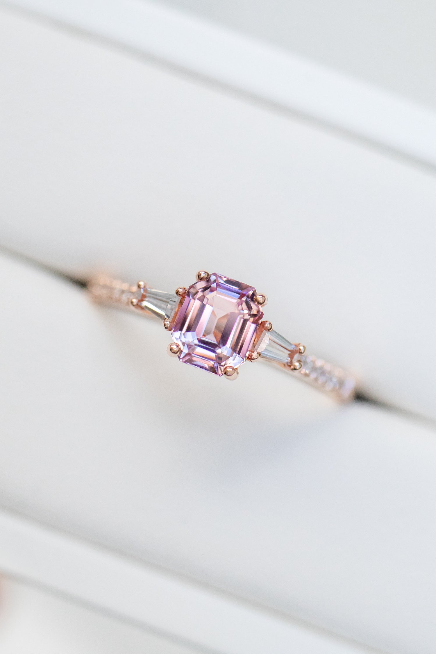 0.86ct Bonbnon rose Spinel with sapphires & diamonds 18K Rose Gold Ring