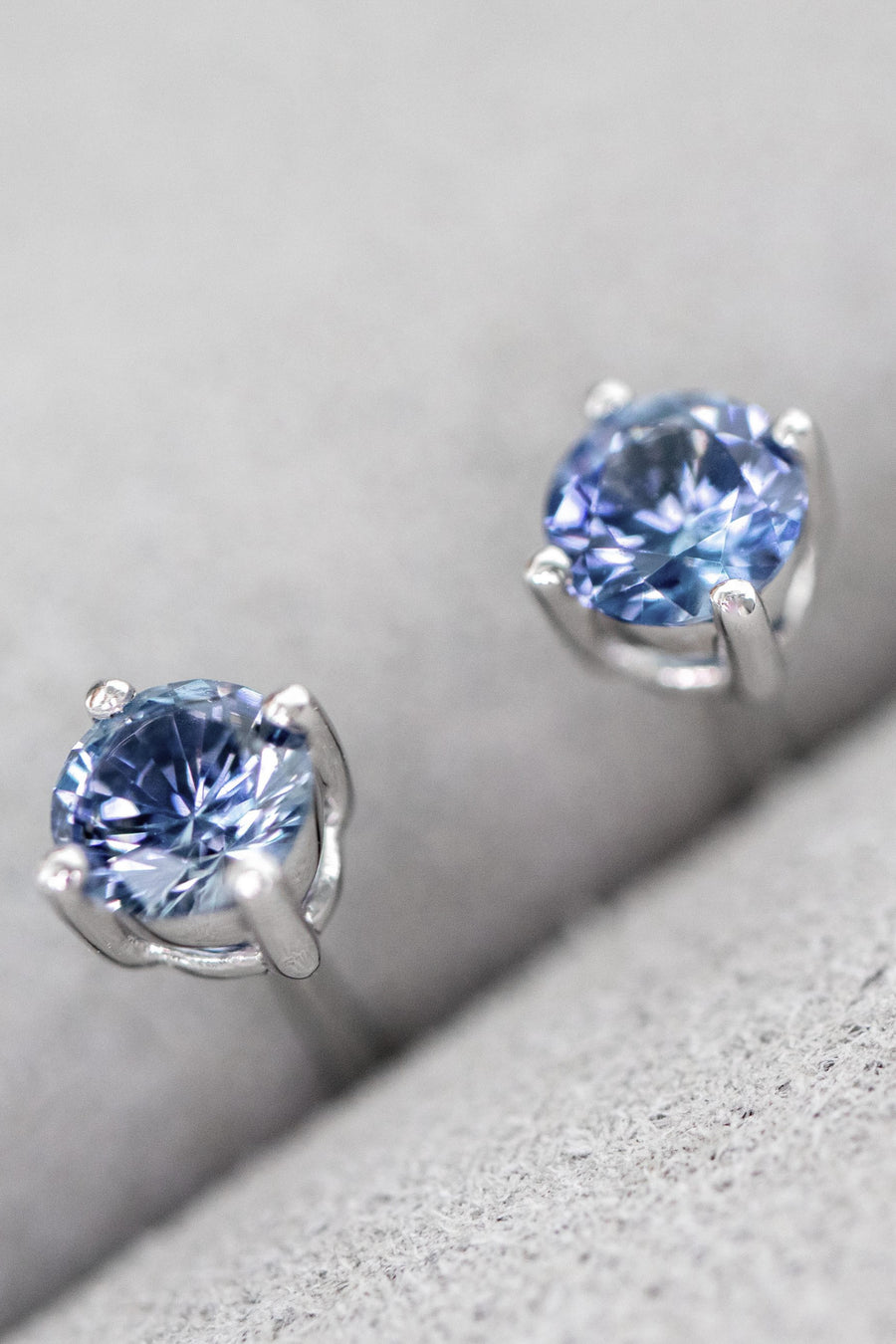 Bleu Clair 0.20+0.20ct Unheated Sapphire 18K Gold Stud Earrings
