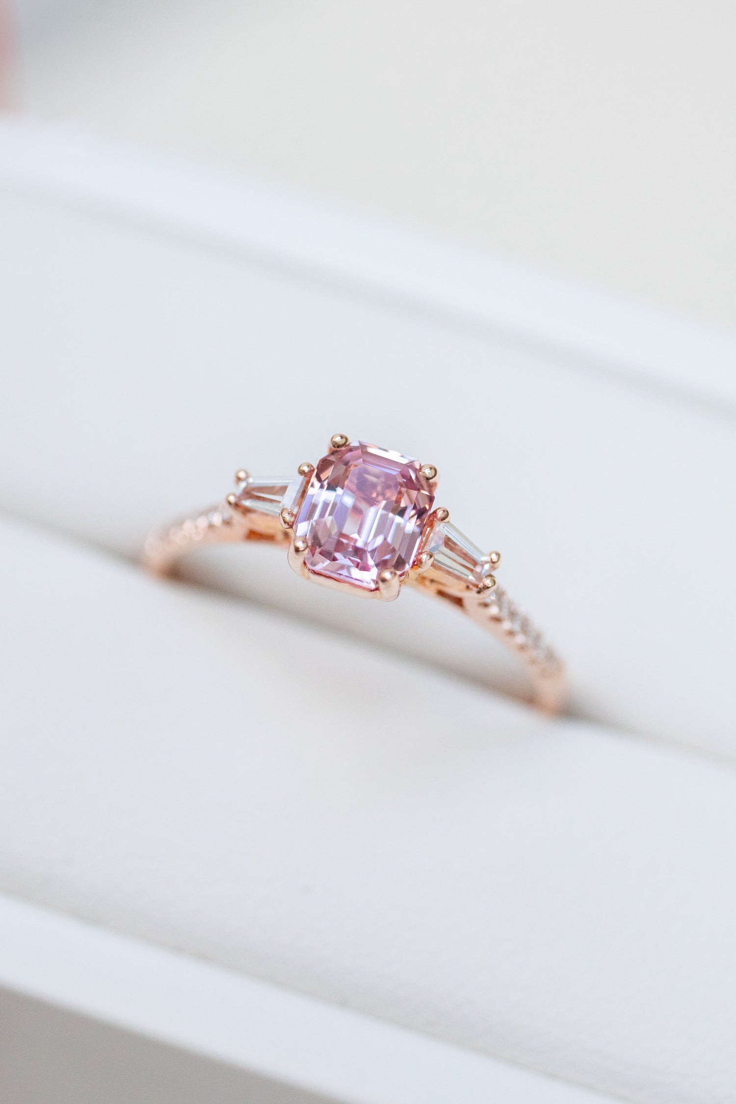 0.86ct Bonbnon rose Spinel with sapphires & diamonds 18K Rose Gold Ring