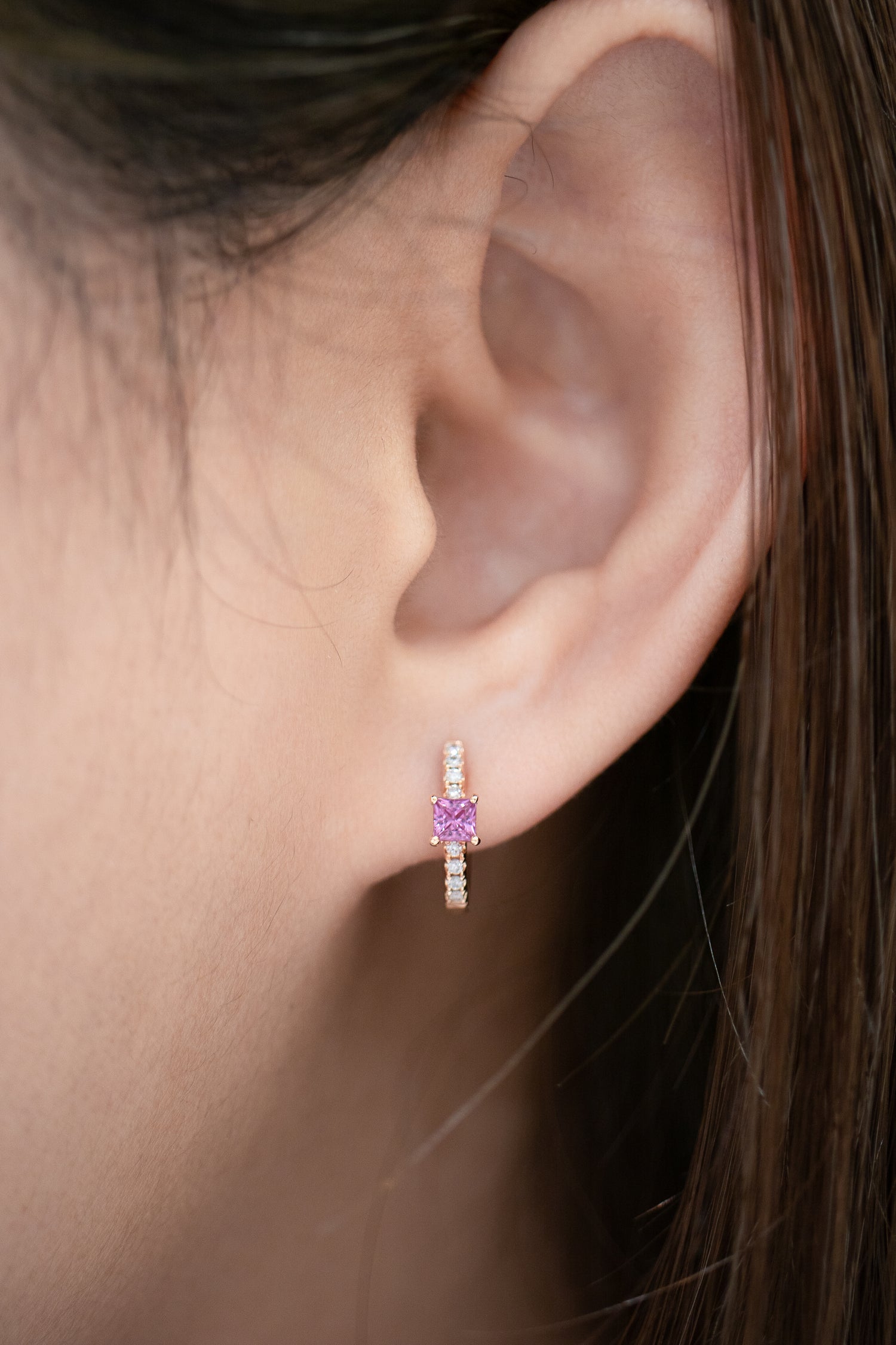 Belle en rose Sapphire Hoop 14/ 18K Gold Hoop Earrings