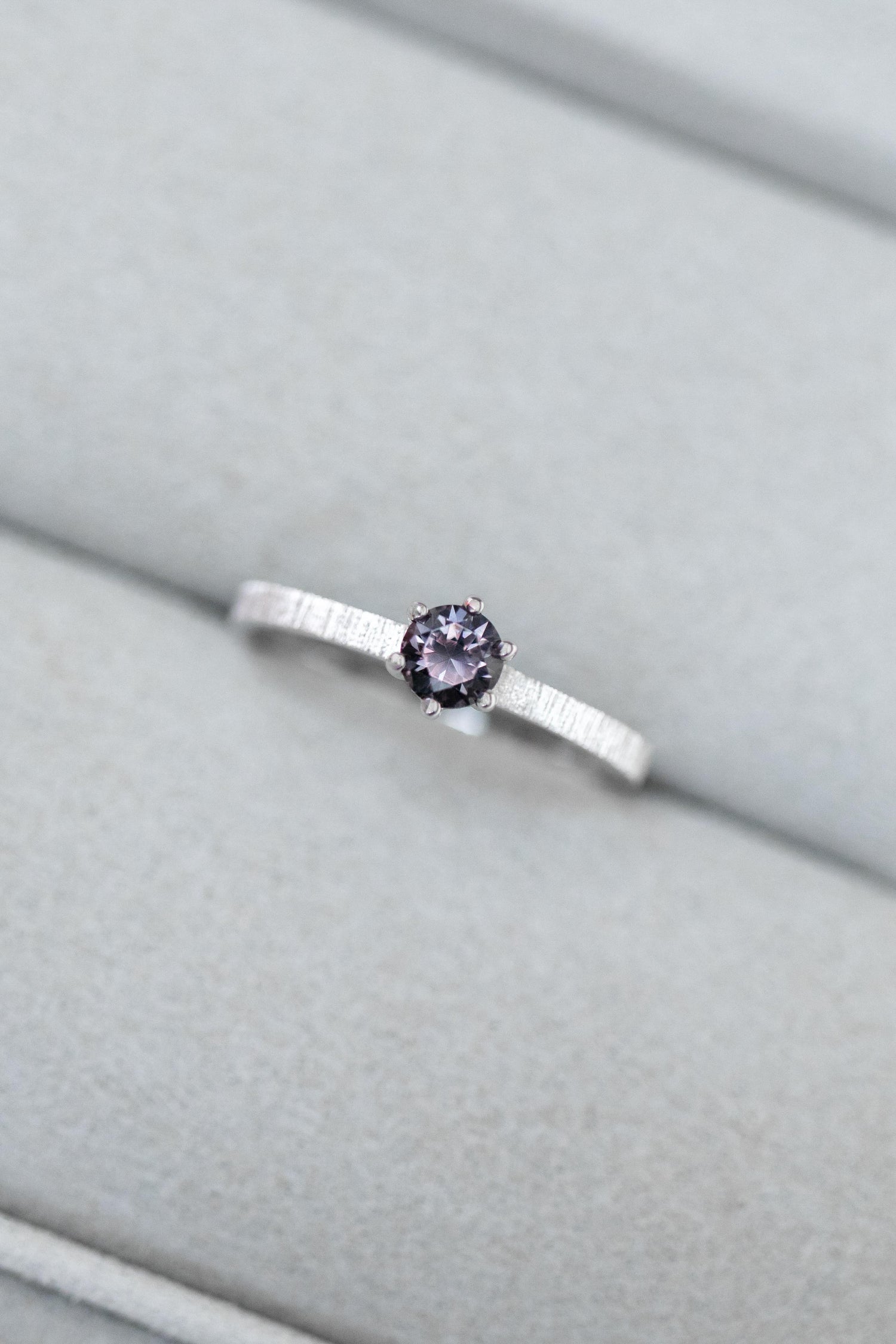 Gris Spinel ~0.26-0.30ct 14/18K Gold Handcrafted Ring