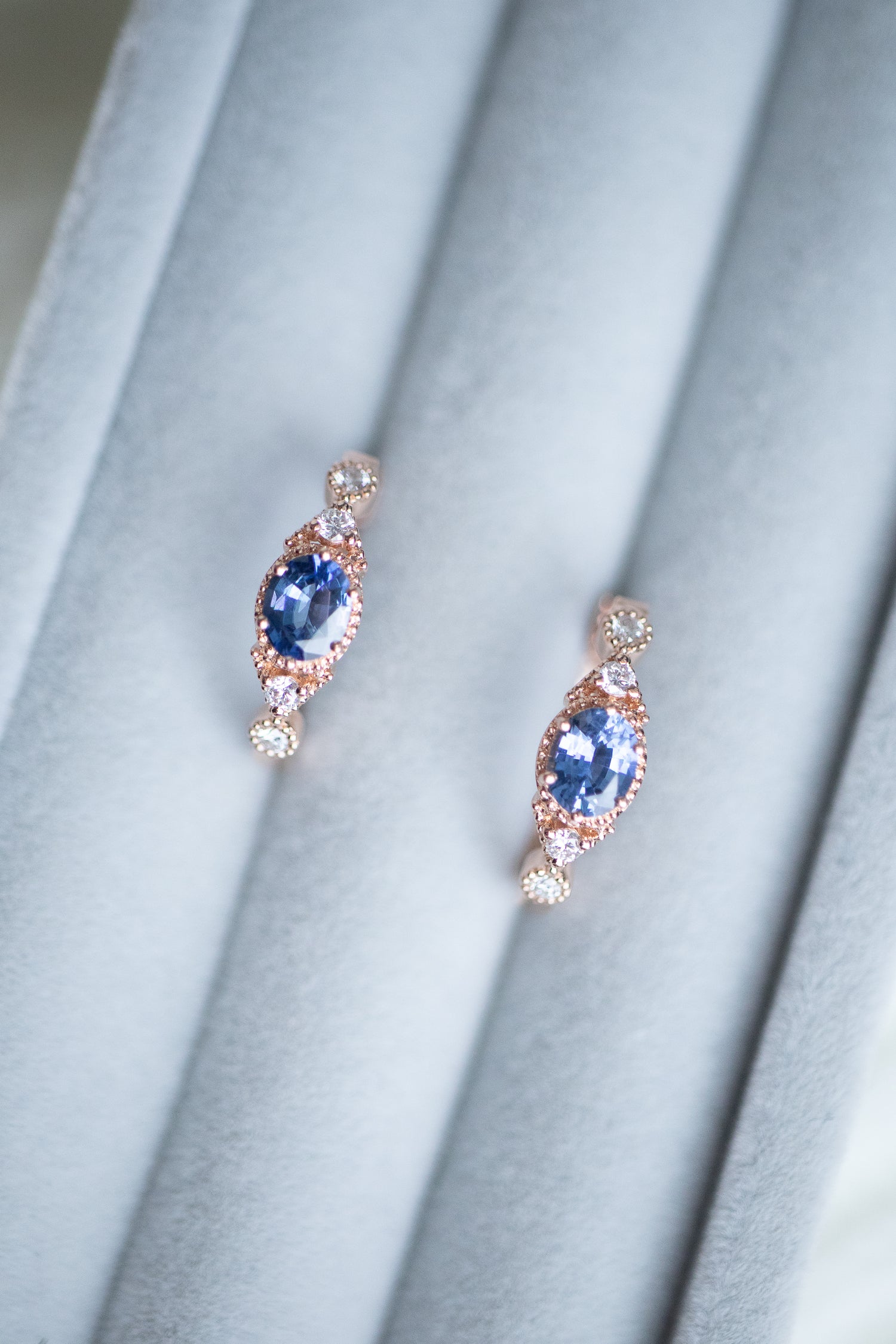 0.35+0.35ct Round and triangle-shaped Oval Sapphire & diamonds 18K Rose Gold Beaded Earrings