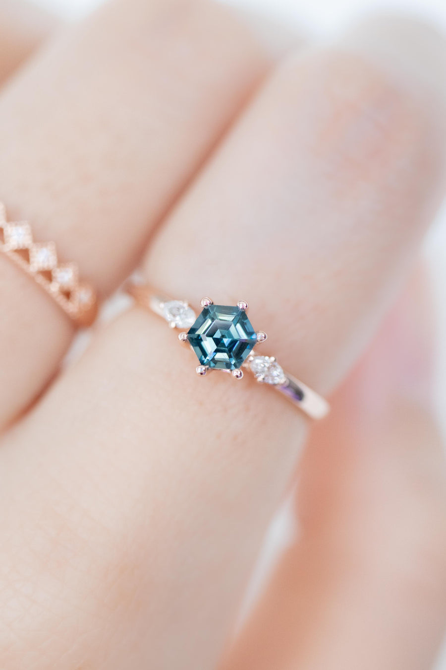 Ciel de Palerme 0.53ct Teal Sapphire (Unheated With Certificate) & diamond 18K Rose Gold Ring