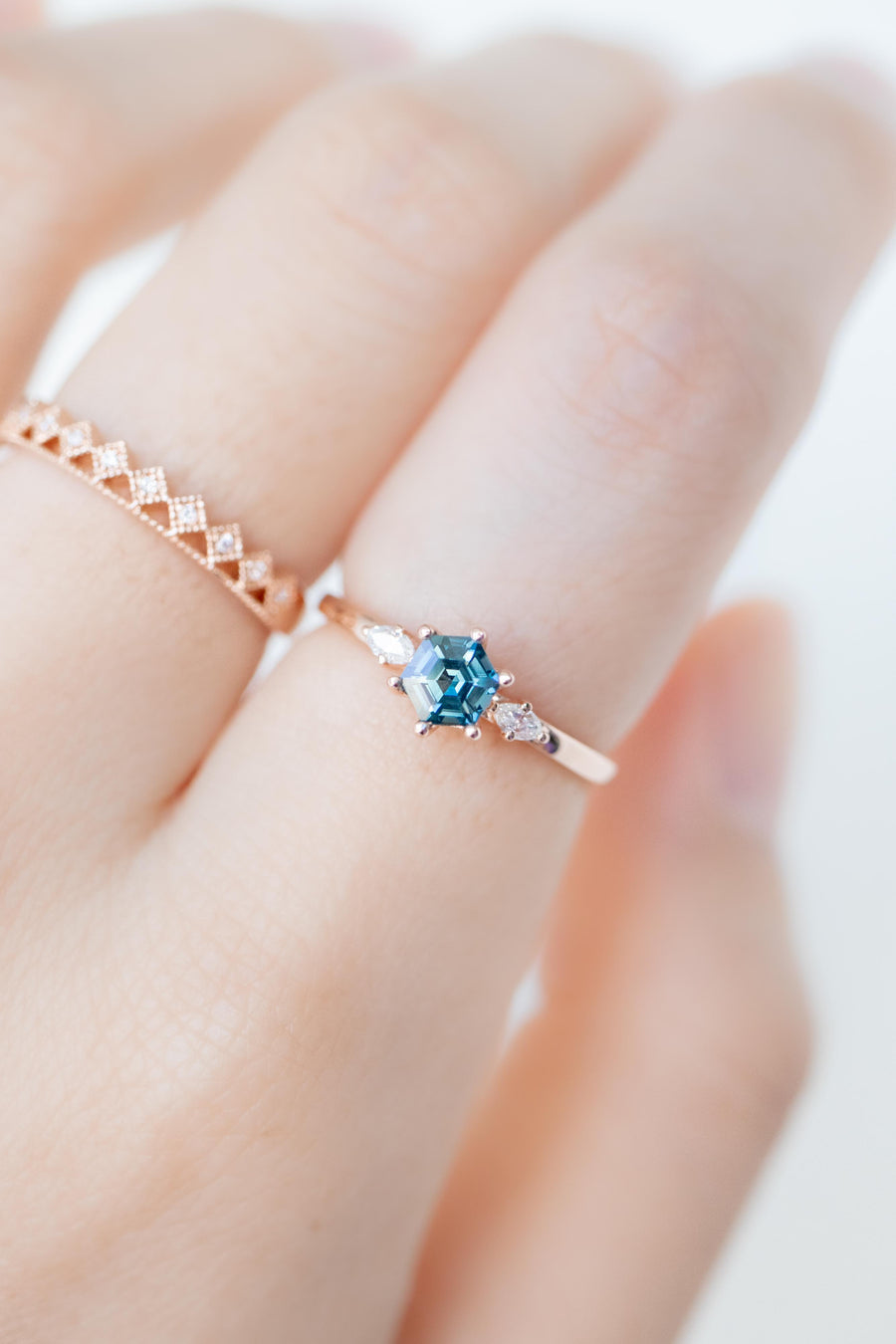 Ciel de Palerme 0.53ct Teal Sapphire (Unheated With Certificate) & diamond 18K Rose Gold Ring