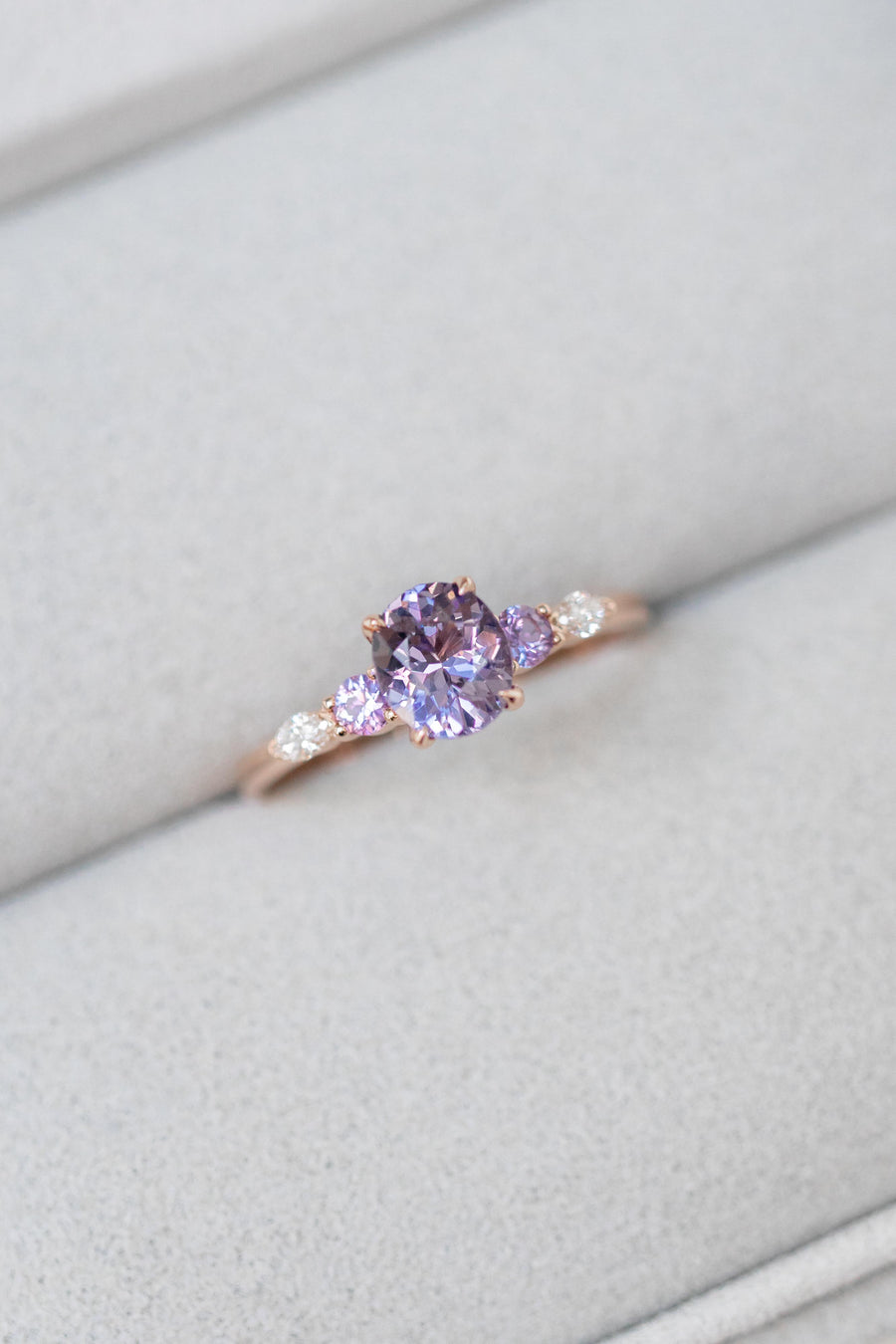 Fasciné par toi 0.70ct Lavender Spinel (Unheated with Certificate) with Sapphire & diamond 18K Rose Gold Ring
