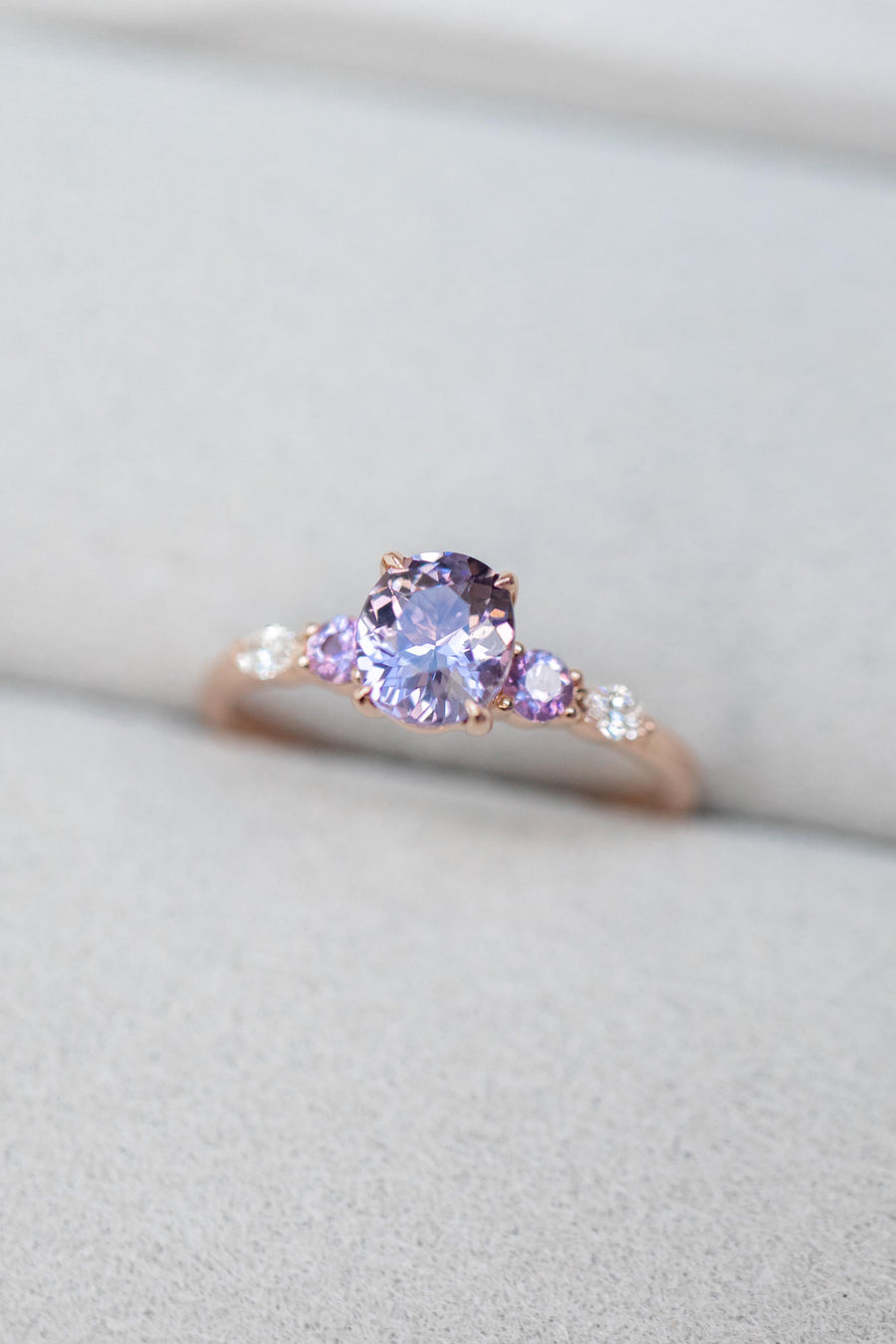 Fasciné par toi 0.70ct Lavender Spinel (Unheated with Certificate) with Sapphire & diamond 18K Rose Gold Ring