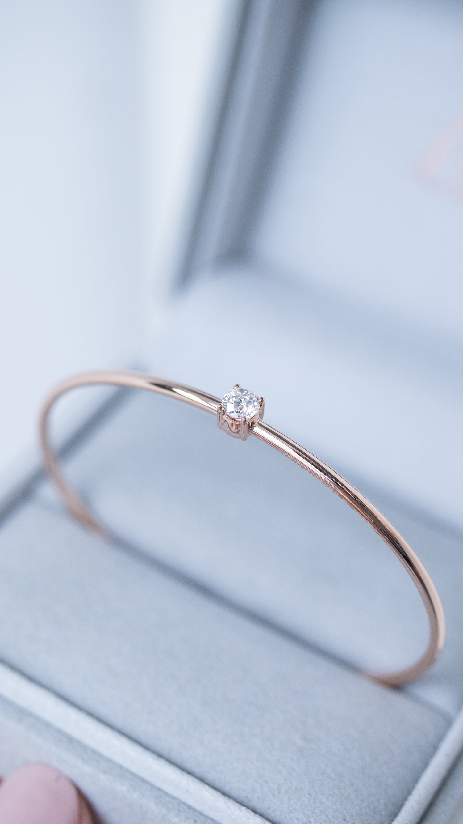 The Singular Grace Diamond 0.30ct with Certificate 18K Rose Gold Bangle
