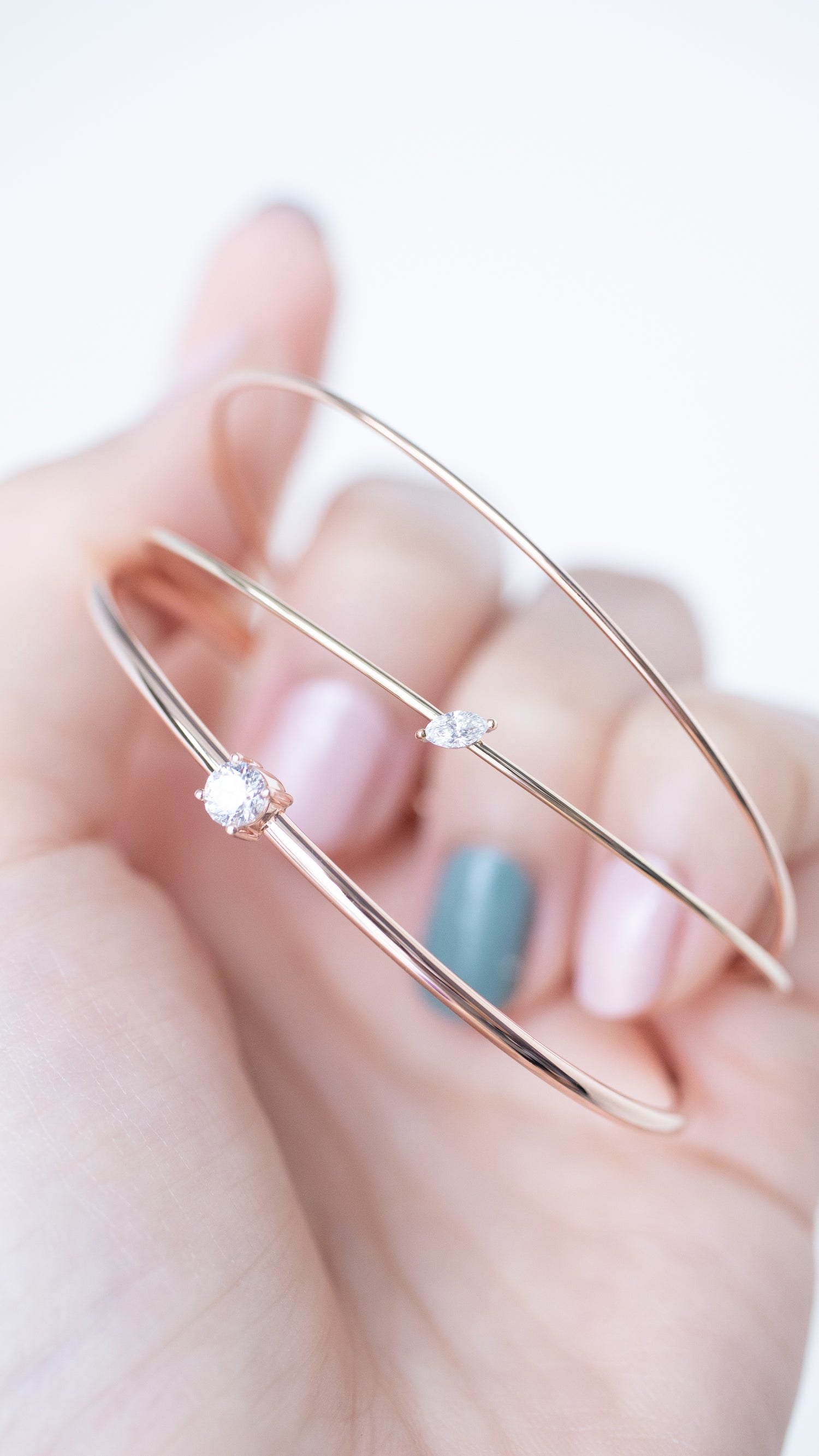 The Singular Grace Diamond 0.30ct with Certificate 18K Rose Gold Bangle