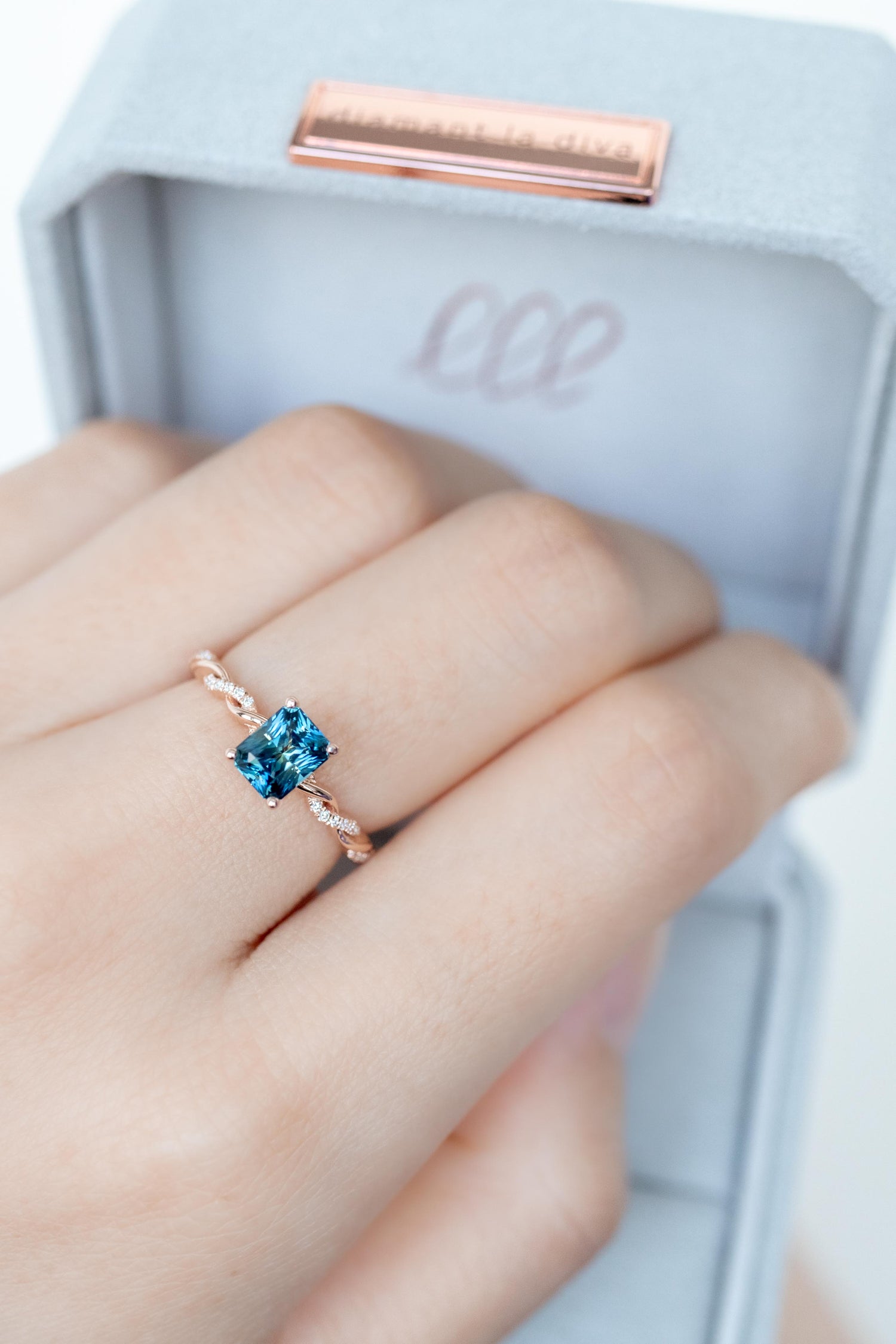 Tordue Radiant Sapphire 1.09ct (with Certificate) & diamonds 18K Rose Gold Twisted Engagement Ring