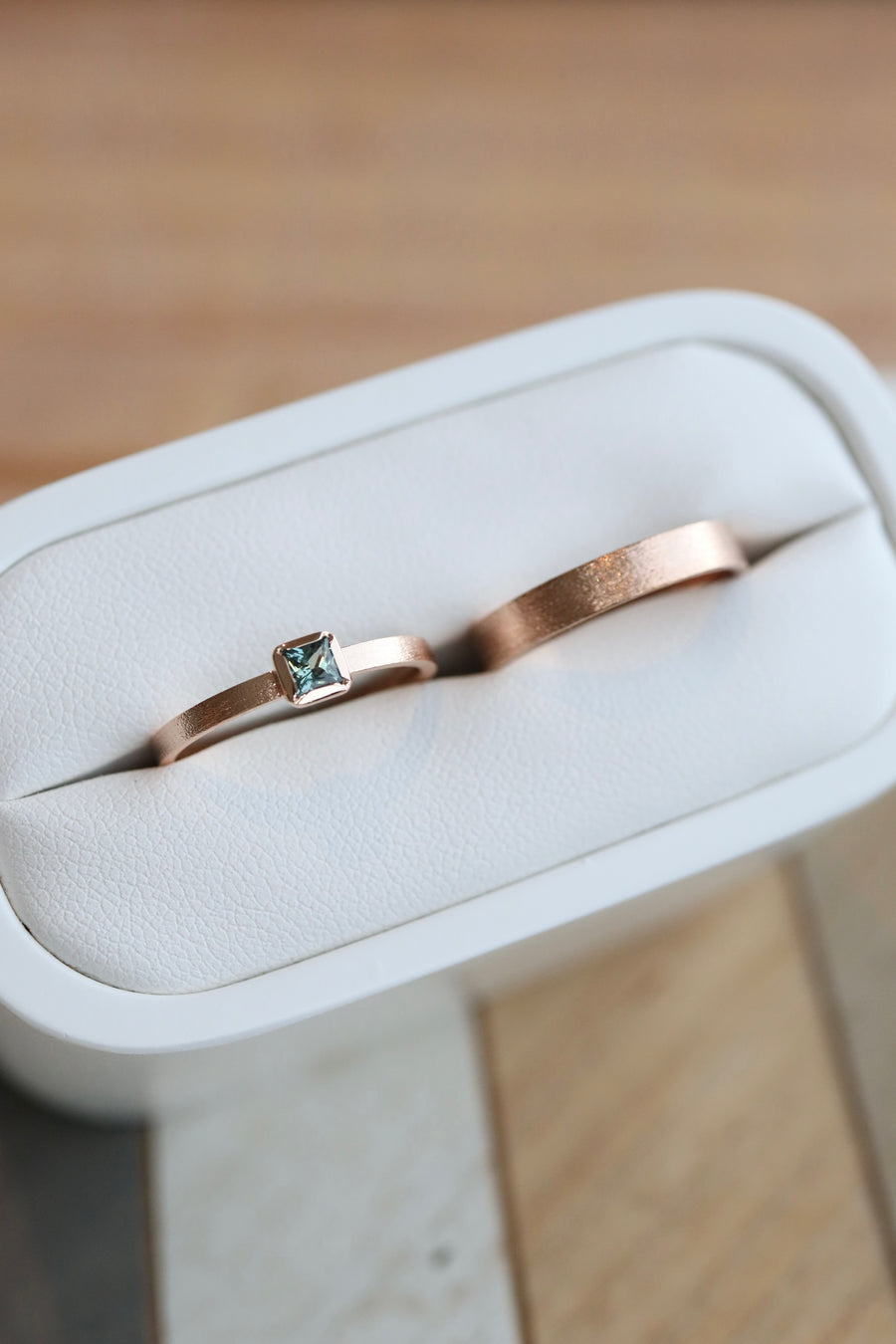 Tu es le seul à mes yeux Sapphire 14/18K/PT Gold Wedding Rings