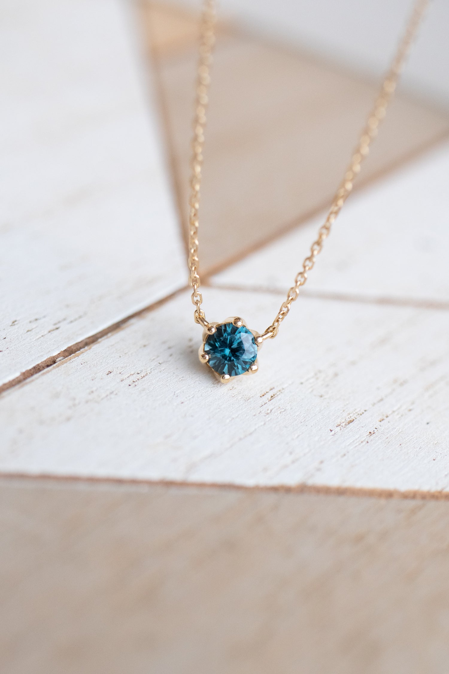 0.40ct Blue Spinel 18K Yellow Gold Necklace