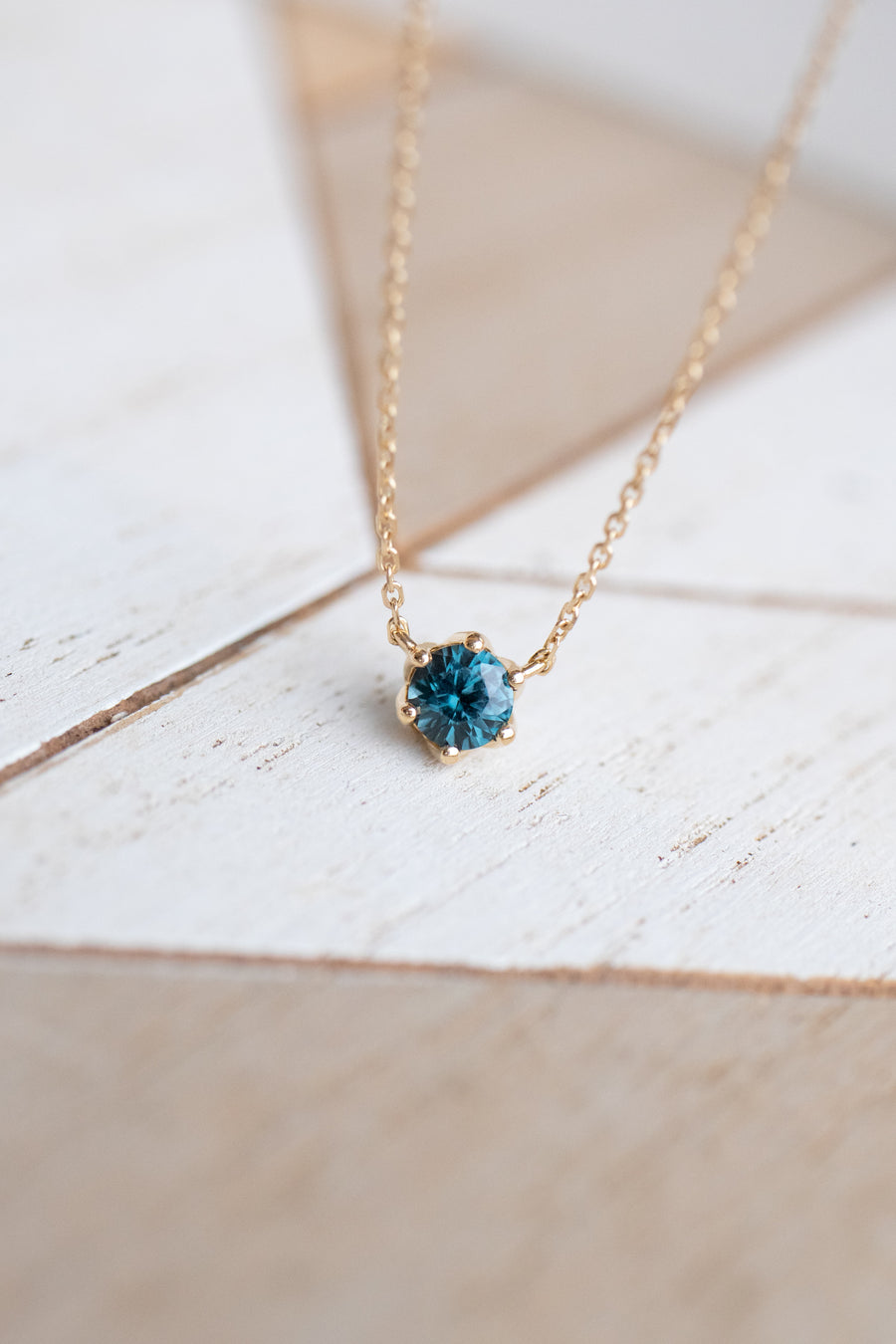 0.40ct Blue Spinel 18K Yellow Gold Necklace