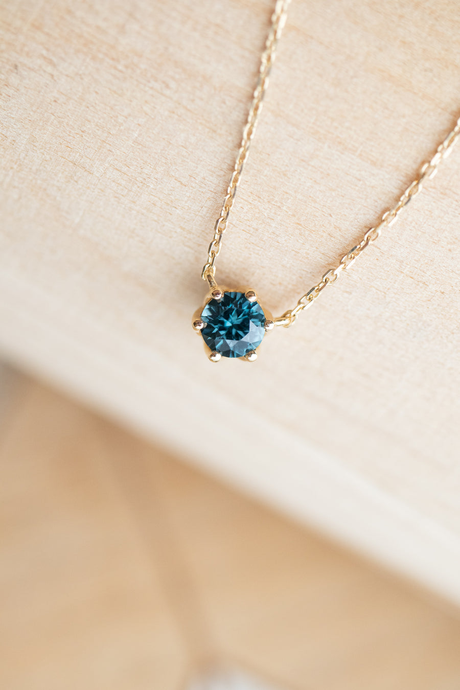 0.40ct Blue Spinel 18K Yellow Gold Necklace