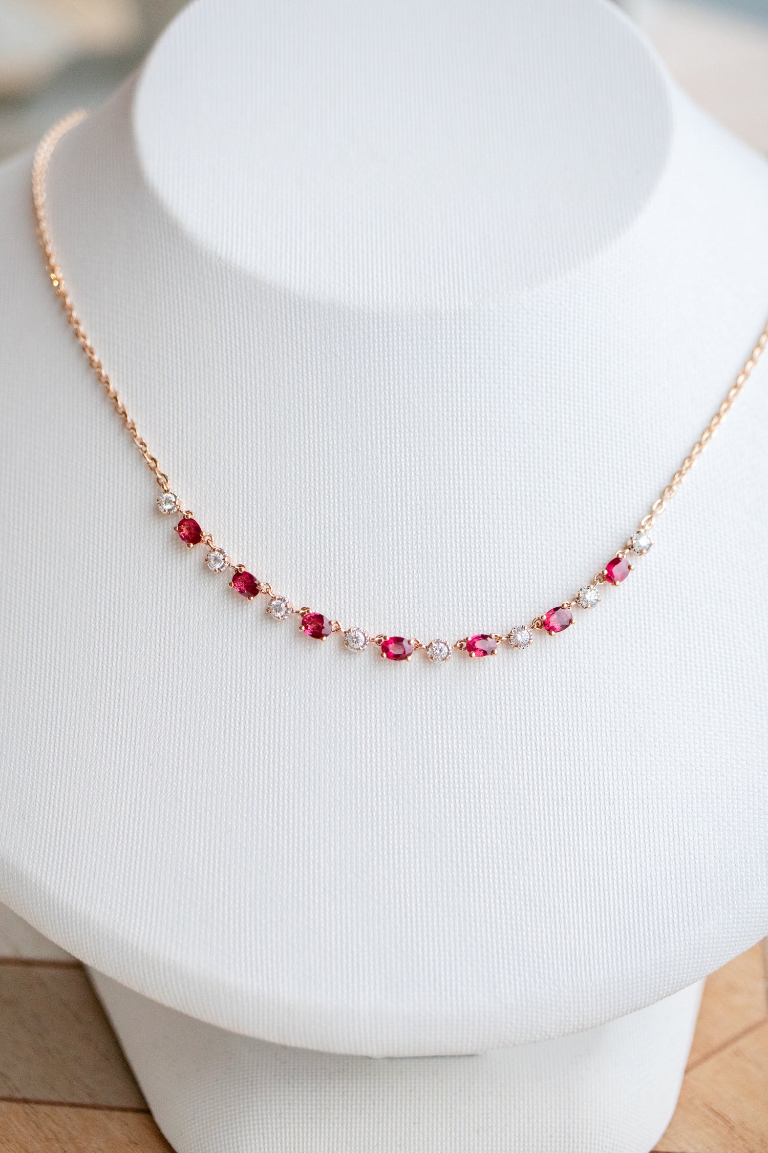 Total 0.32ct Cohérence Ovale Ruby & Diamonds 18K Rose Gold Necklace
