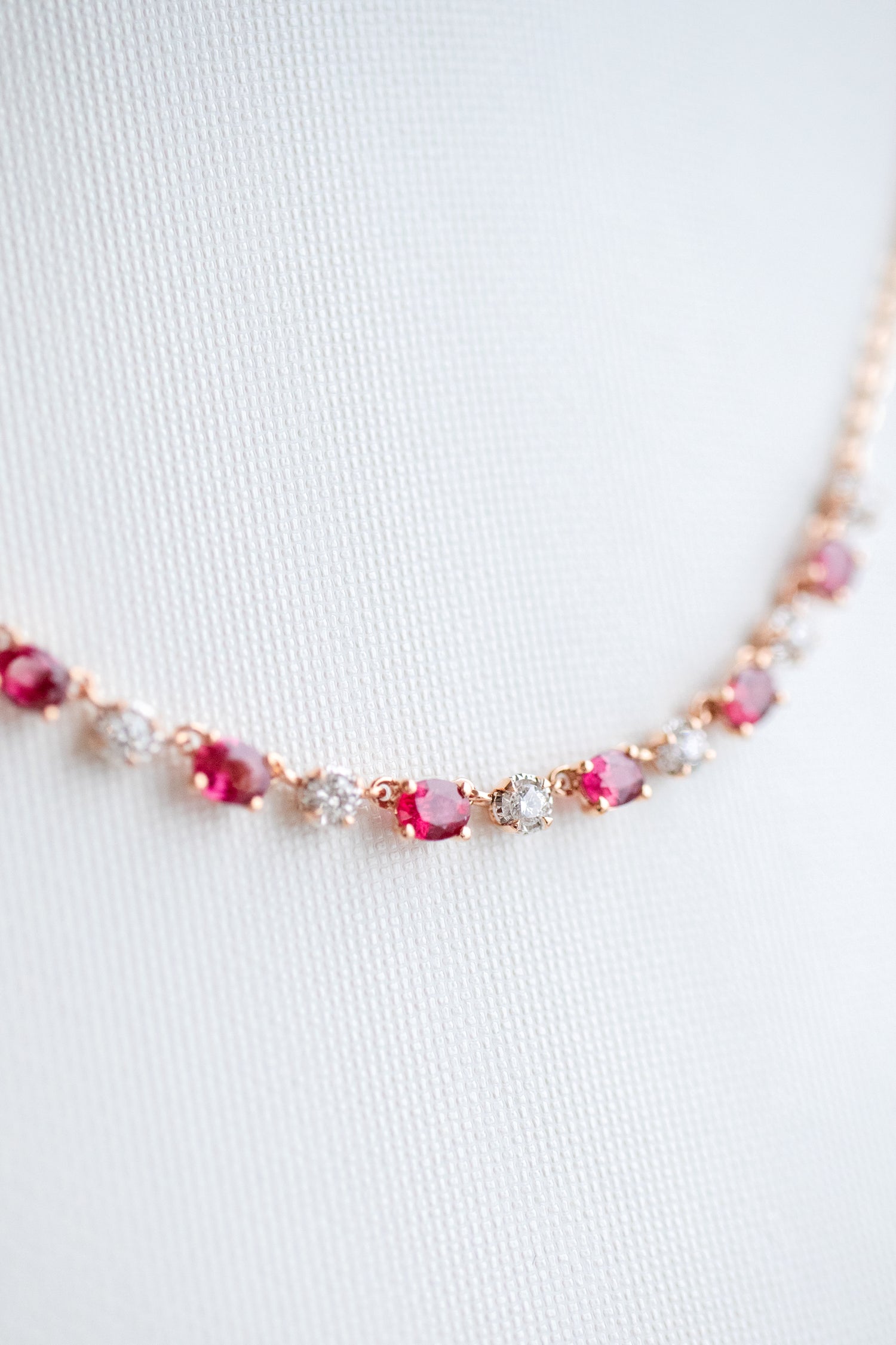 Total 0.32ct Cohérence Ovale Ruby & Diamonds 18K Rose Gold Necklace