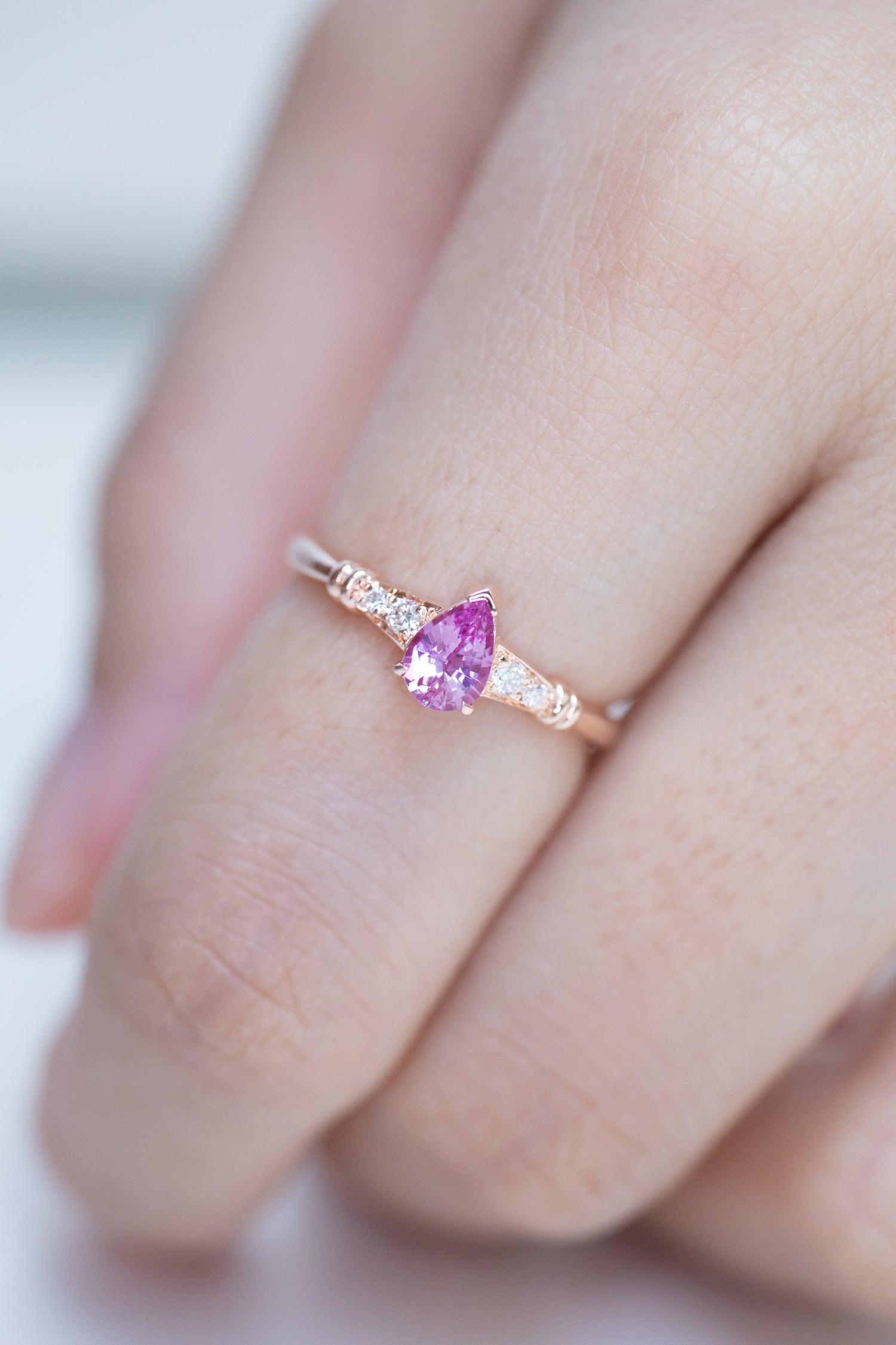 Anémone Sapphire 0.45ct & diamonds 18K Gold Ring