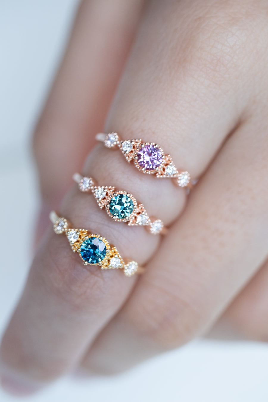 Triangle-shaped Five Stone 0.28ct Teal Blue Sapphire & diamond 18K Gold Ring