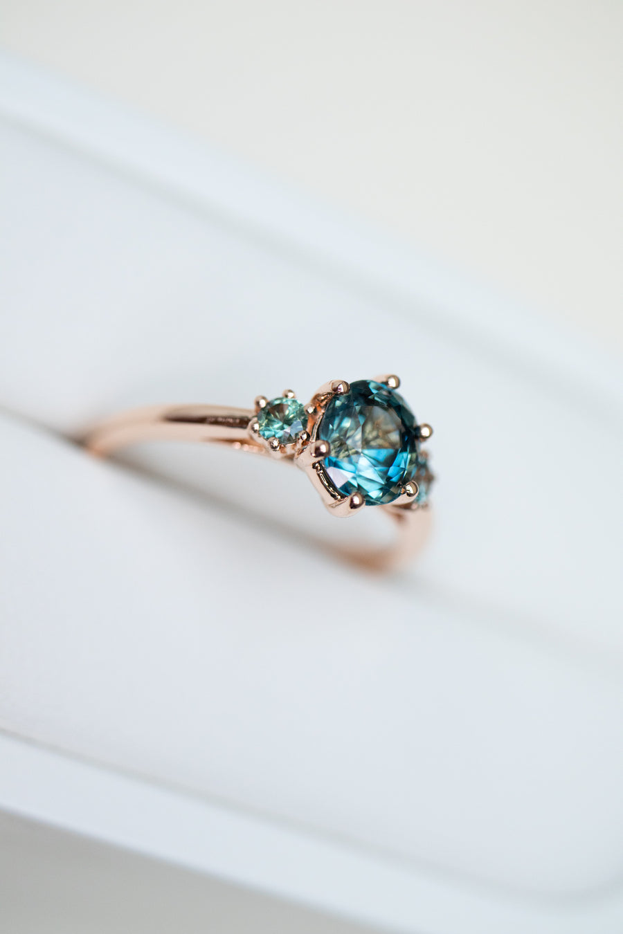 1.16carat Natural Teal Sapphire (Unheated with Certificate) & total 0.16 Sapphire Three Stone Style 18K Rose Gold Ring