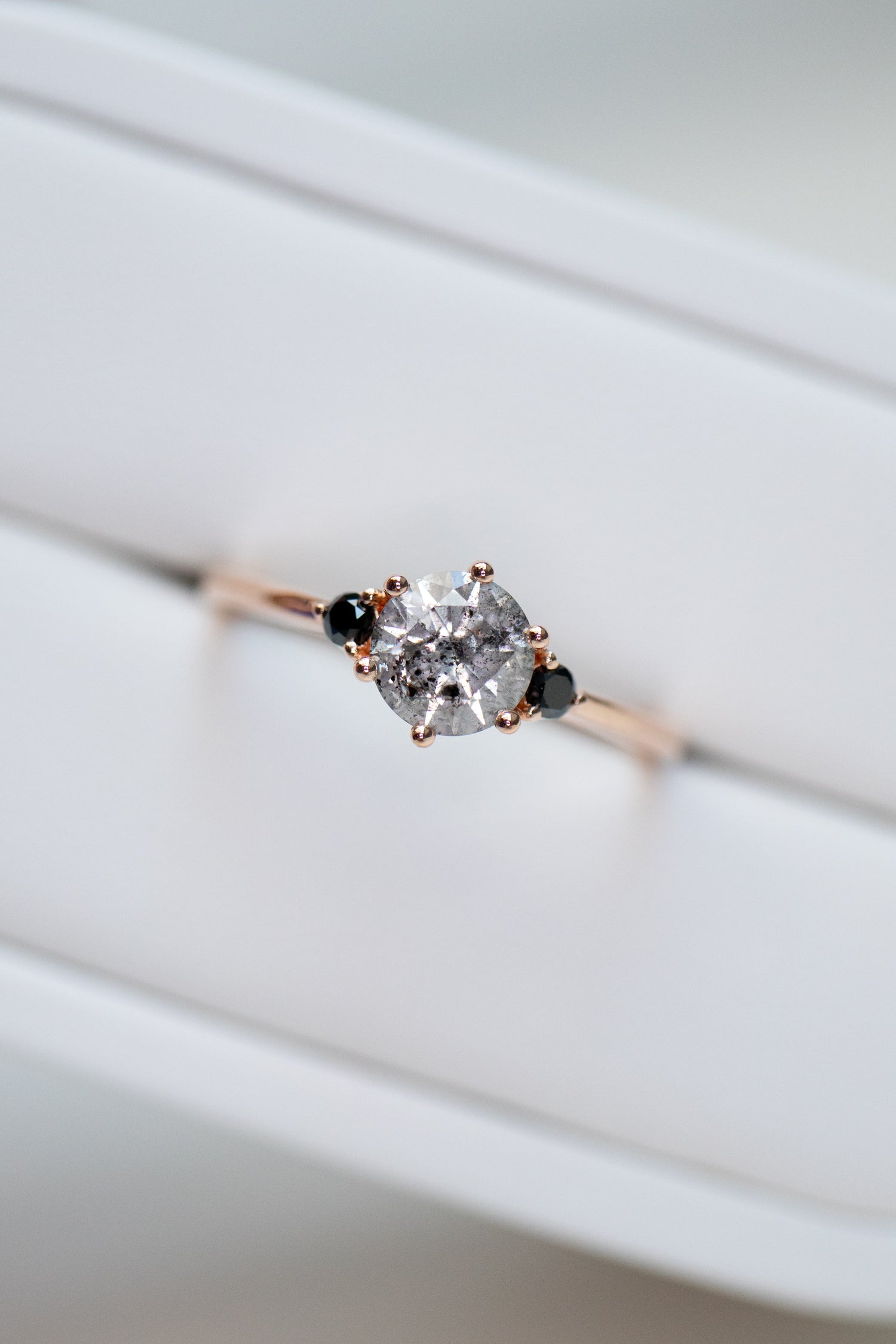 Série météorite 0.69ct Salt and Pepper Diamond & Black Diamonds 18K Rose Gold Ring