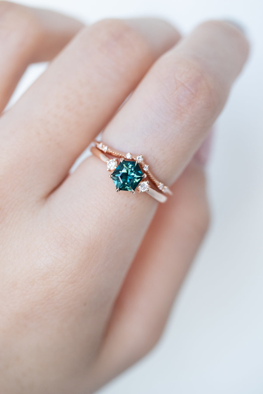 0.94carat Green Hexagon Sapphire (Unheated with Certificate) & total 0.07carat Natural Diamonds 18K Rose Gold Ring