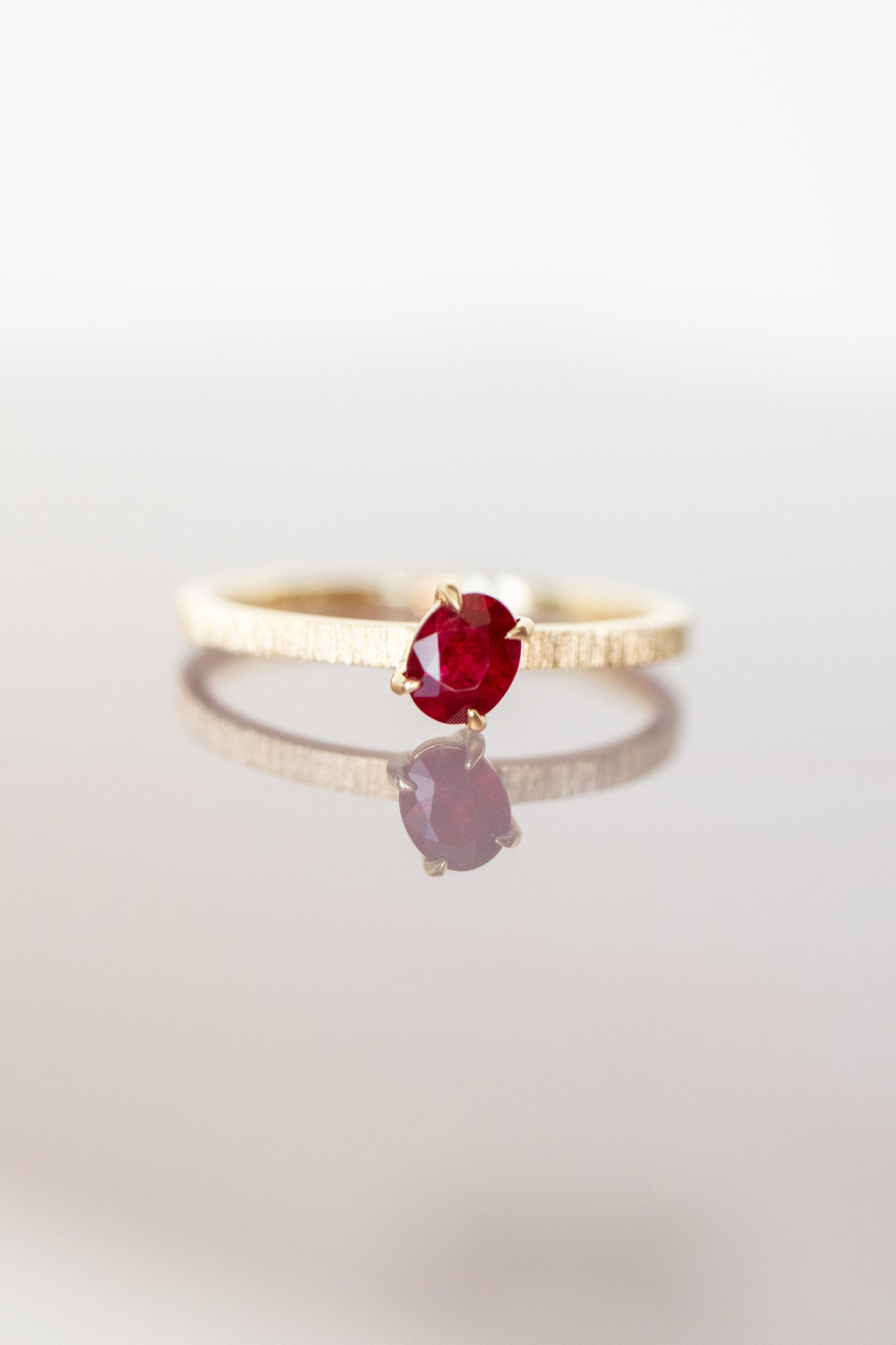 PREORDER - ~0.35ct Ovale Ruby 18K Gold Handcrafted Ring
