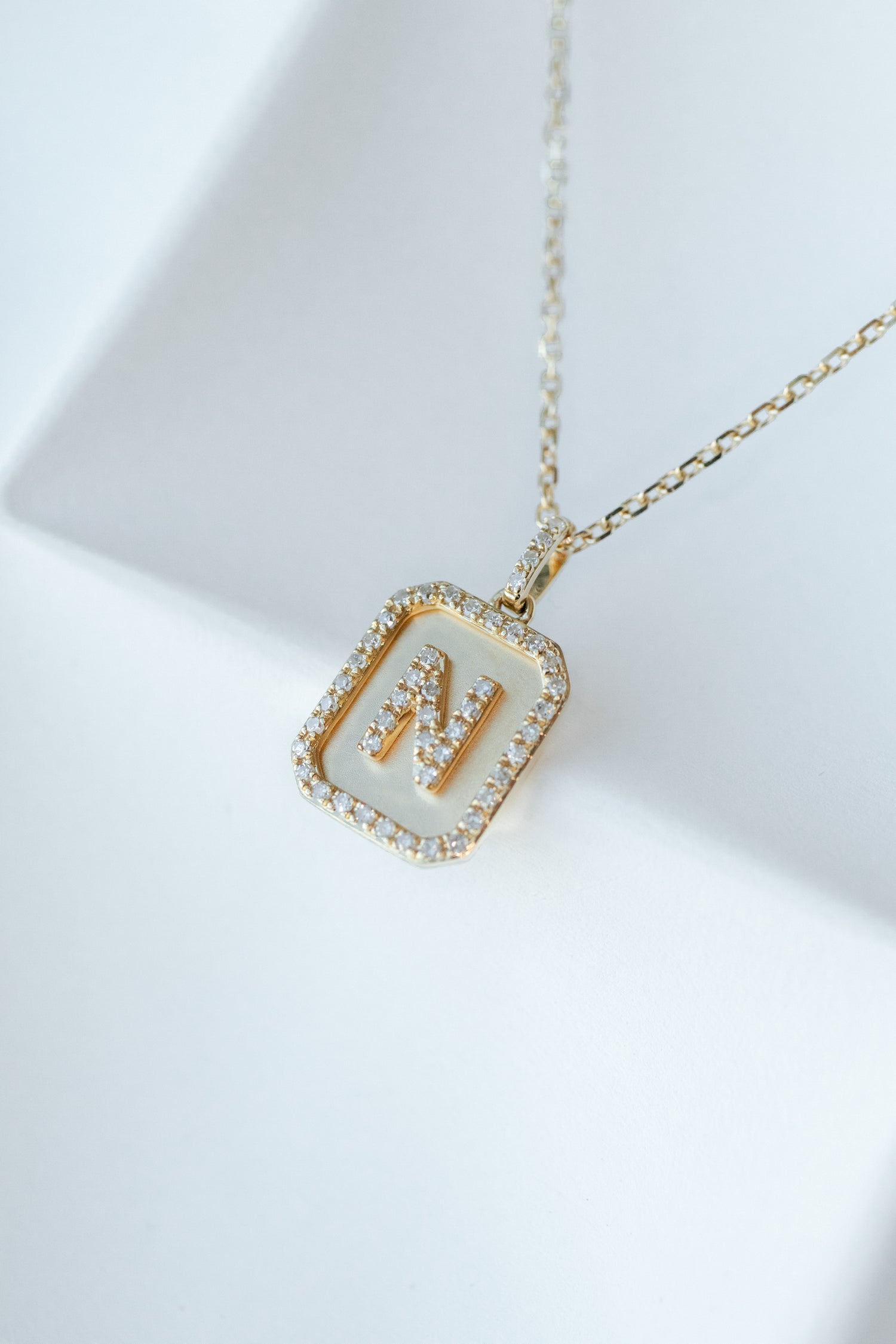 Garde-toi à L'esprit A-Z 18K Gold Natural Diamond 14/18K Gold Necklace