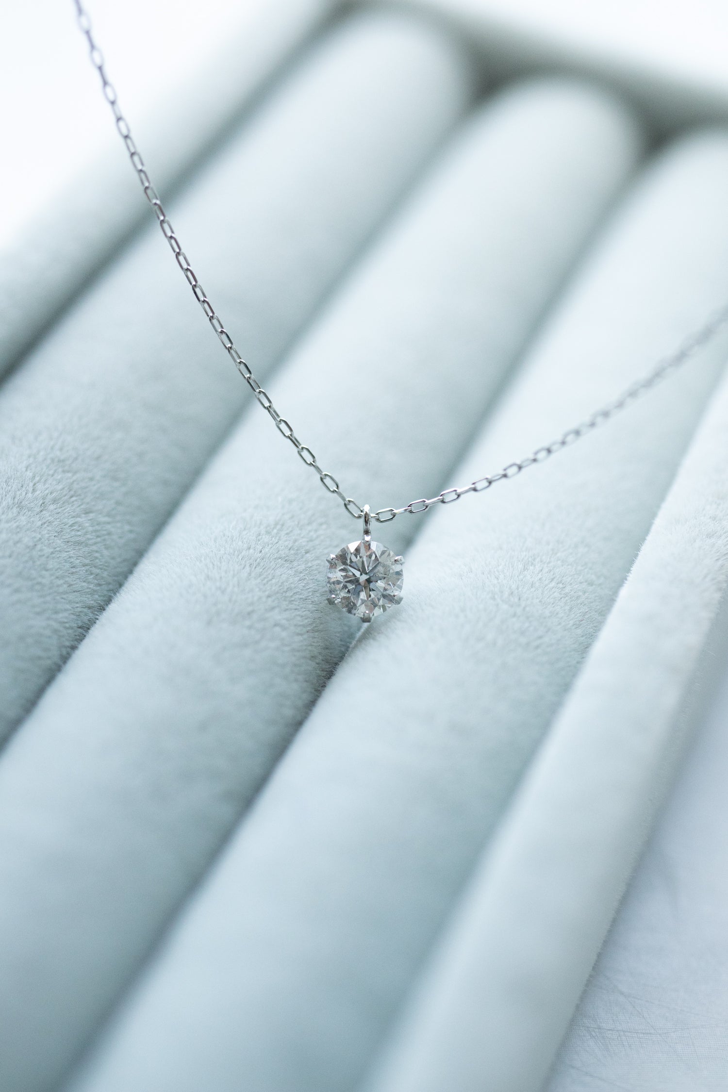 Japan 0.20/ 0.30carat in F Colour (with Certificate) PT850 Natural Diamond Necklace